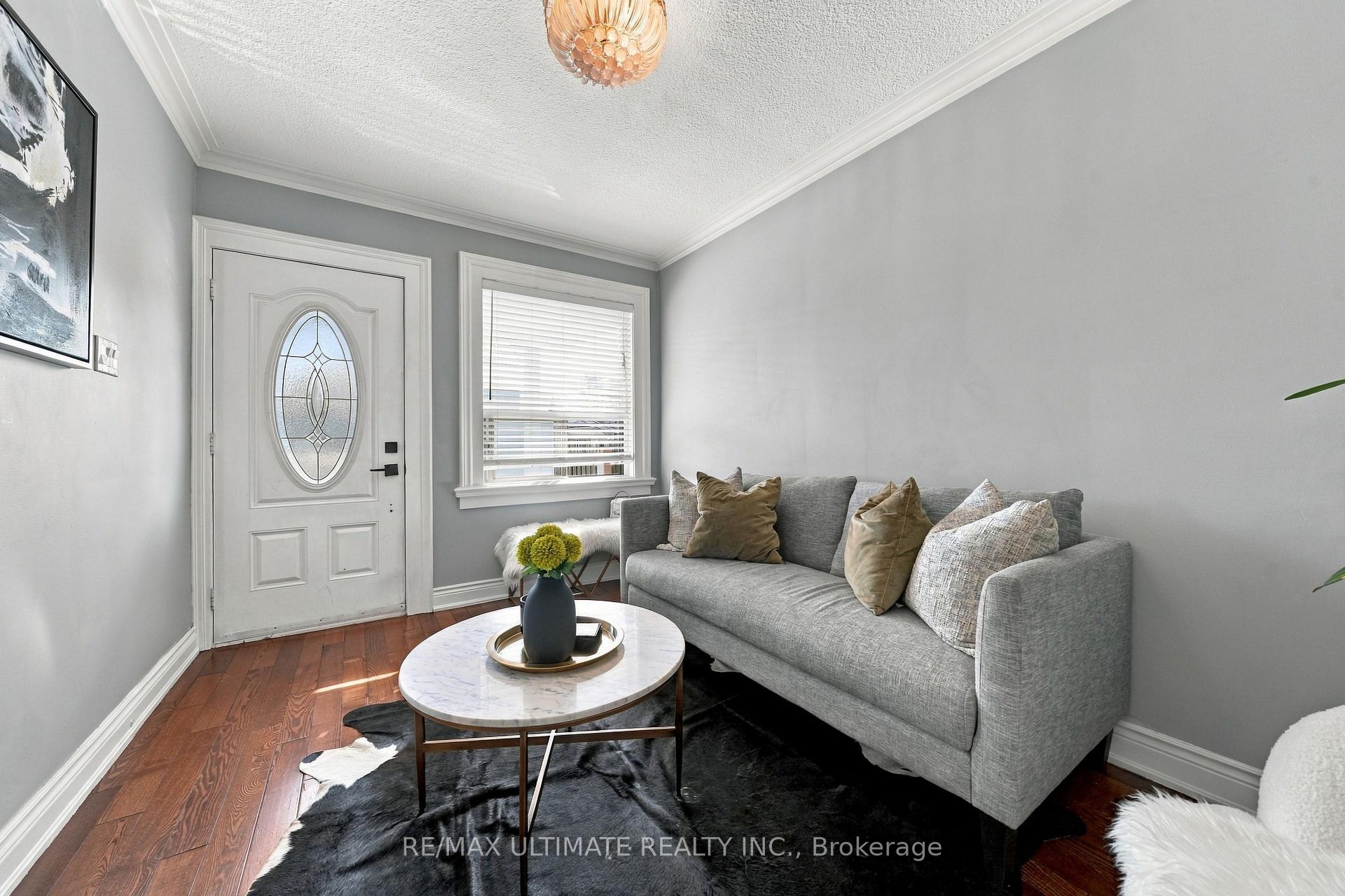 Photo 4 of 372 Blackthorn Avenue, Toronto, Keelesdale-Eglinton West — HOMEH