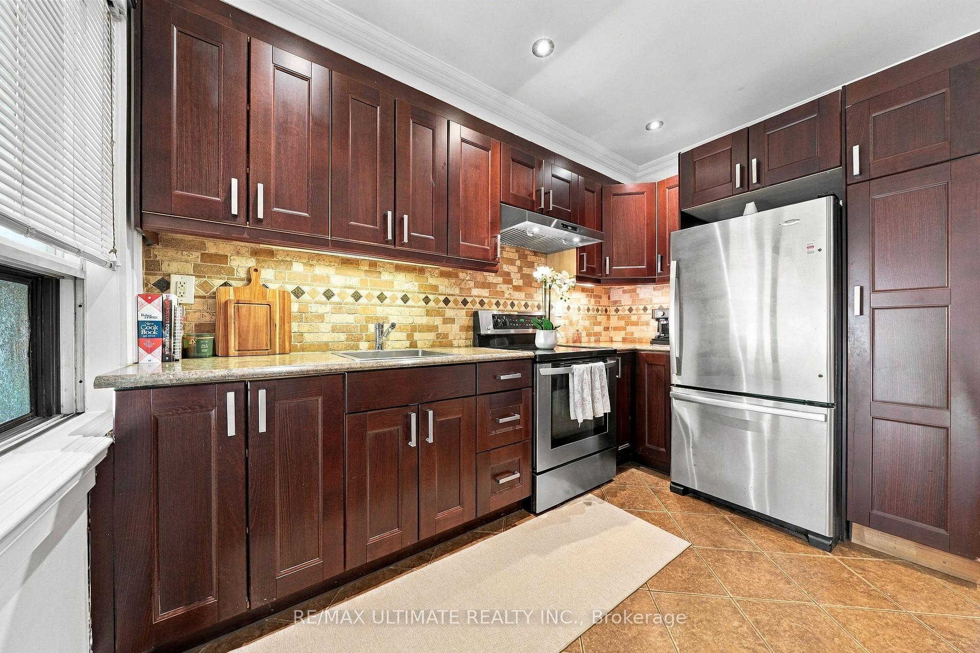 Photo 5 of 372 Blackthorn Avenue, Toronto, Keelesdale-Eglinton West — HOMEH