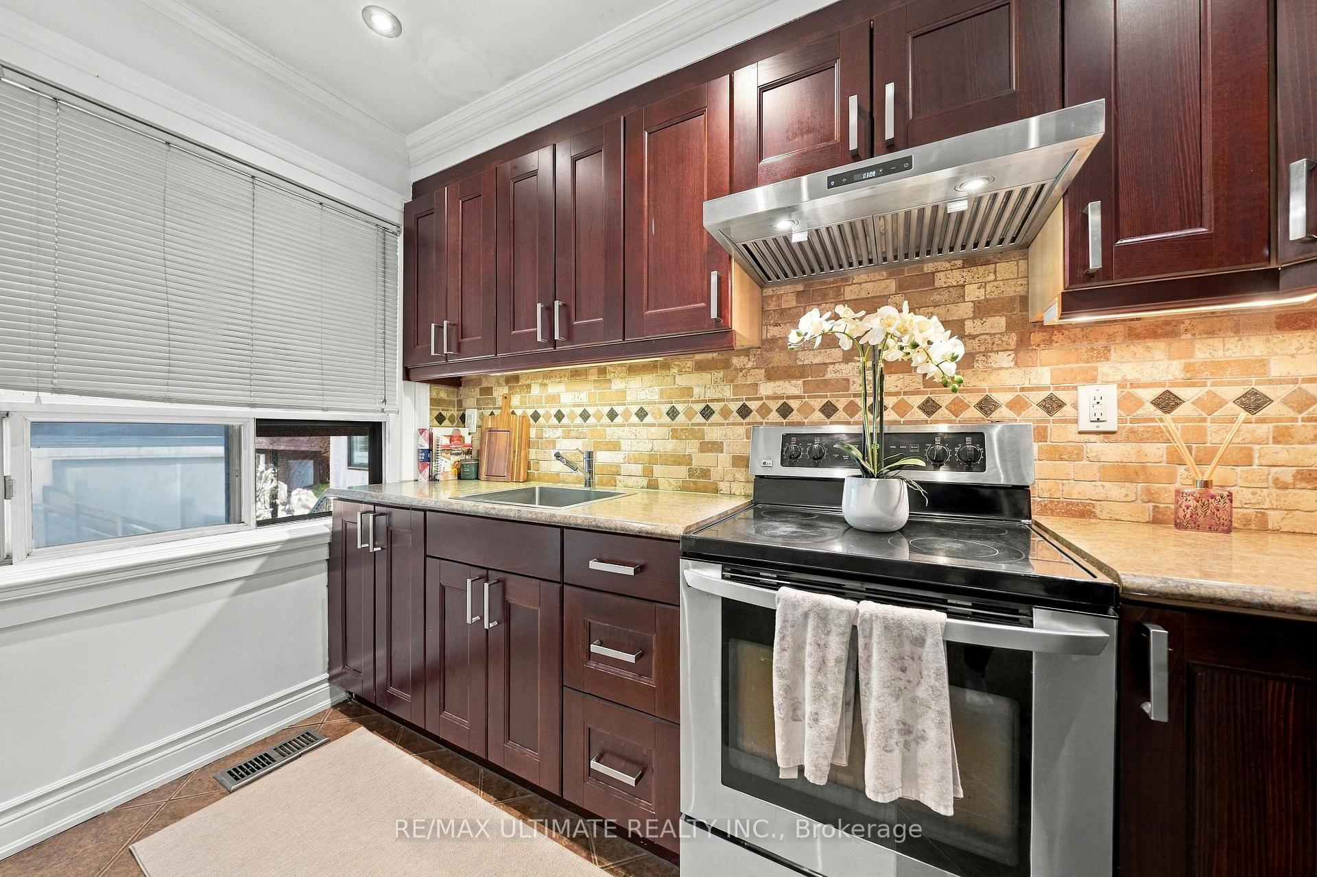 Photo 7 of 372 Blackthorn Avenue, Toronto, Keelesdale-Eglinton West — HOMEH