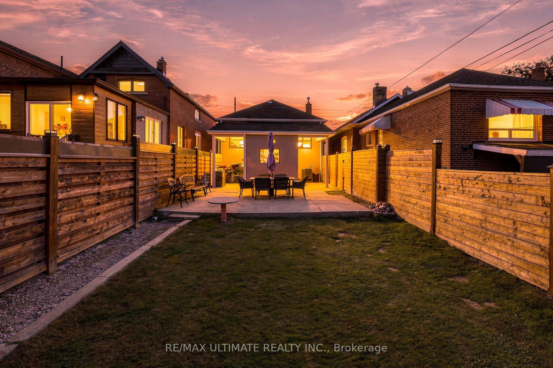 Photo 24 of 372 Blackthorn Avenue, Toronto, Keelesdale-Eglinton West — HOMEH