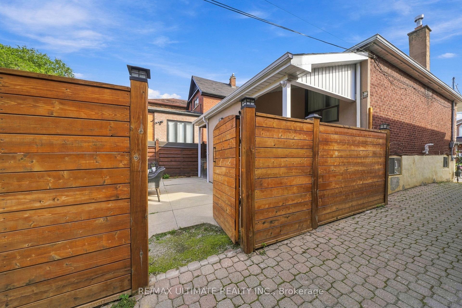 Photo 26 of 372 Blackthorn Avenue, Toronto, Keelesdale-Eglinton West — HOMEH