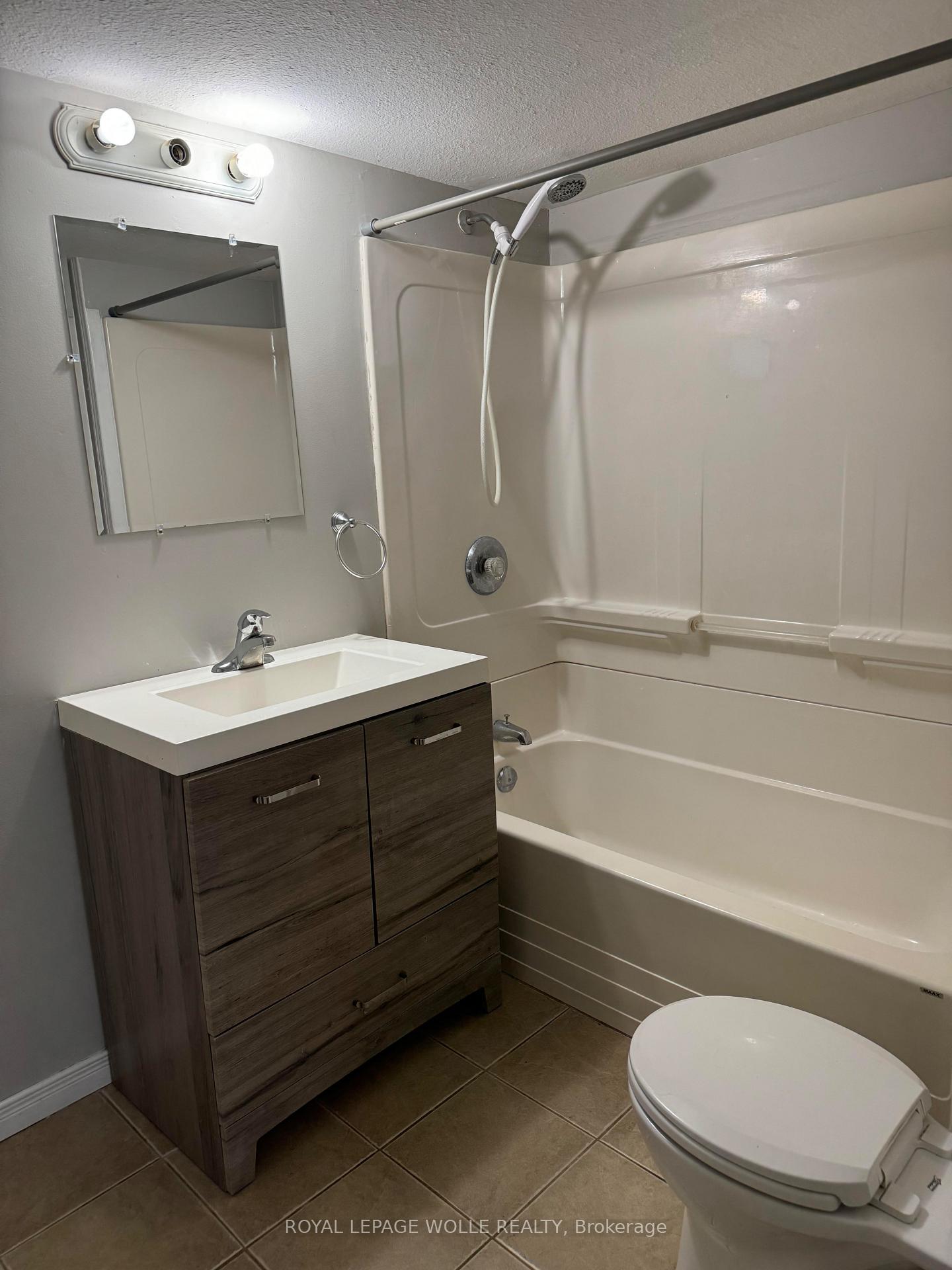Photo 3 of 77 Cedar Street S, Kitchener — HOMEH
