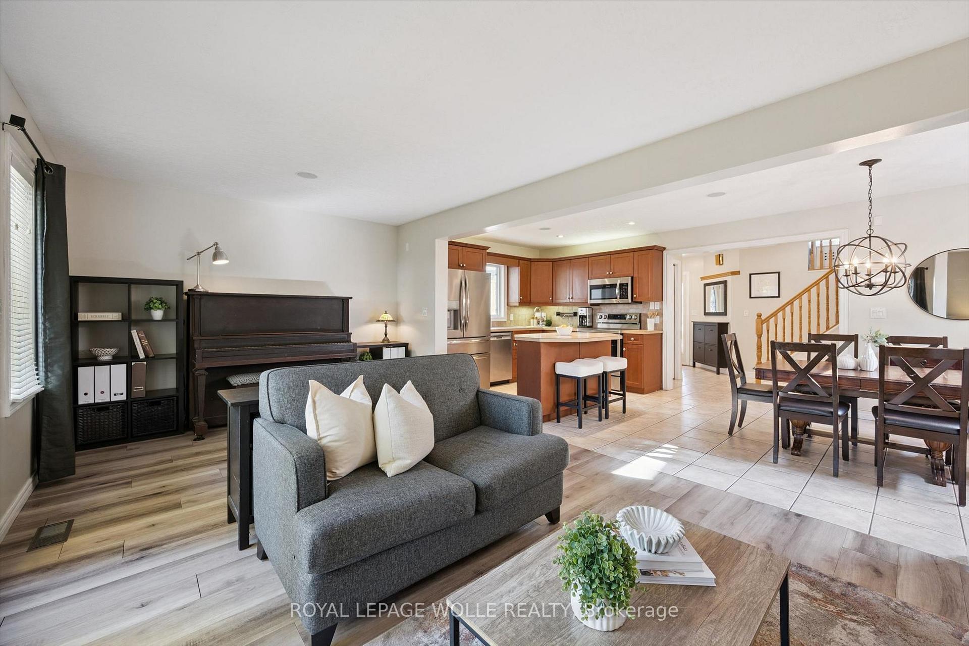 Photo 12 of 70 Inge Court, Kitchener, Bridgeport — HOMEH