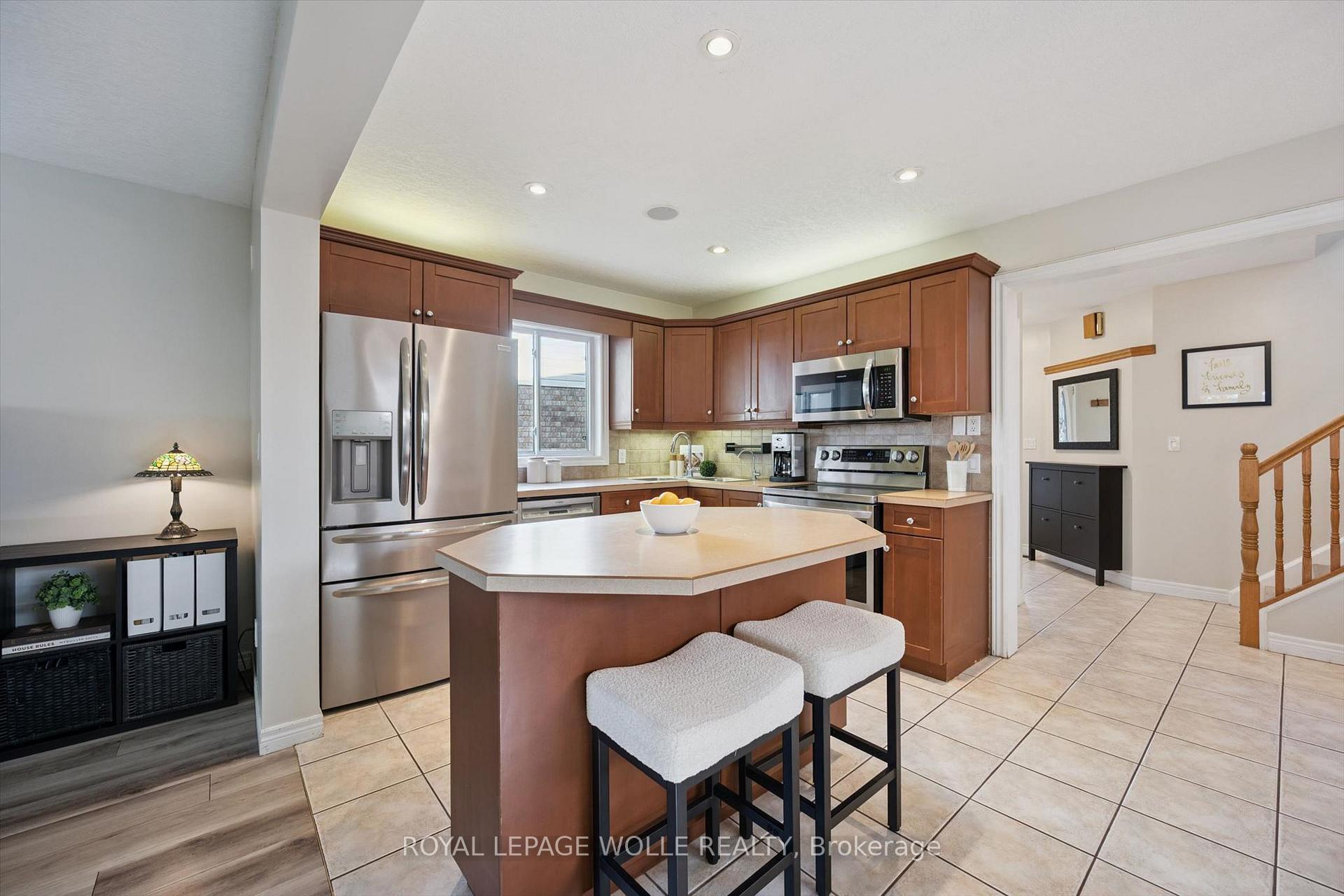 Photo 14 of 70 Inge Court, Kitchener, Bridgeport — HOMEH
