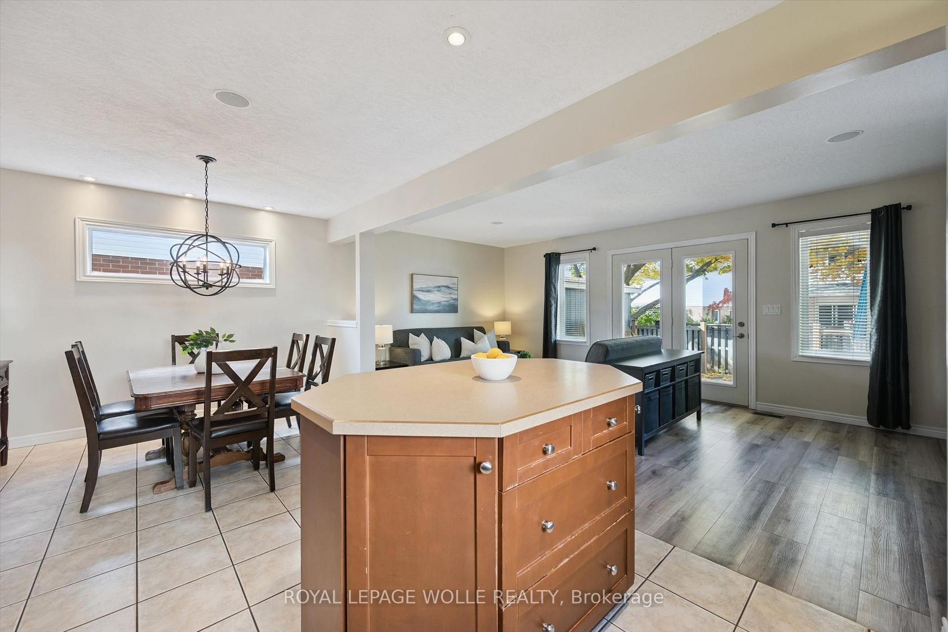 Photo 17 of 70 Inge Court, Kitchener, Bridgeport — HOMEH