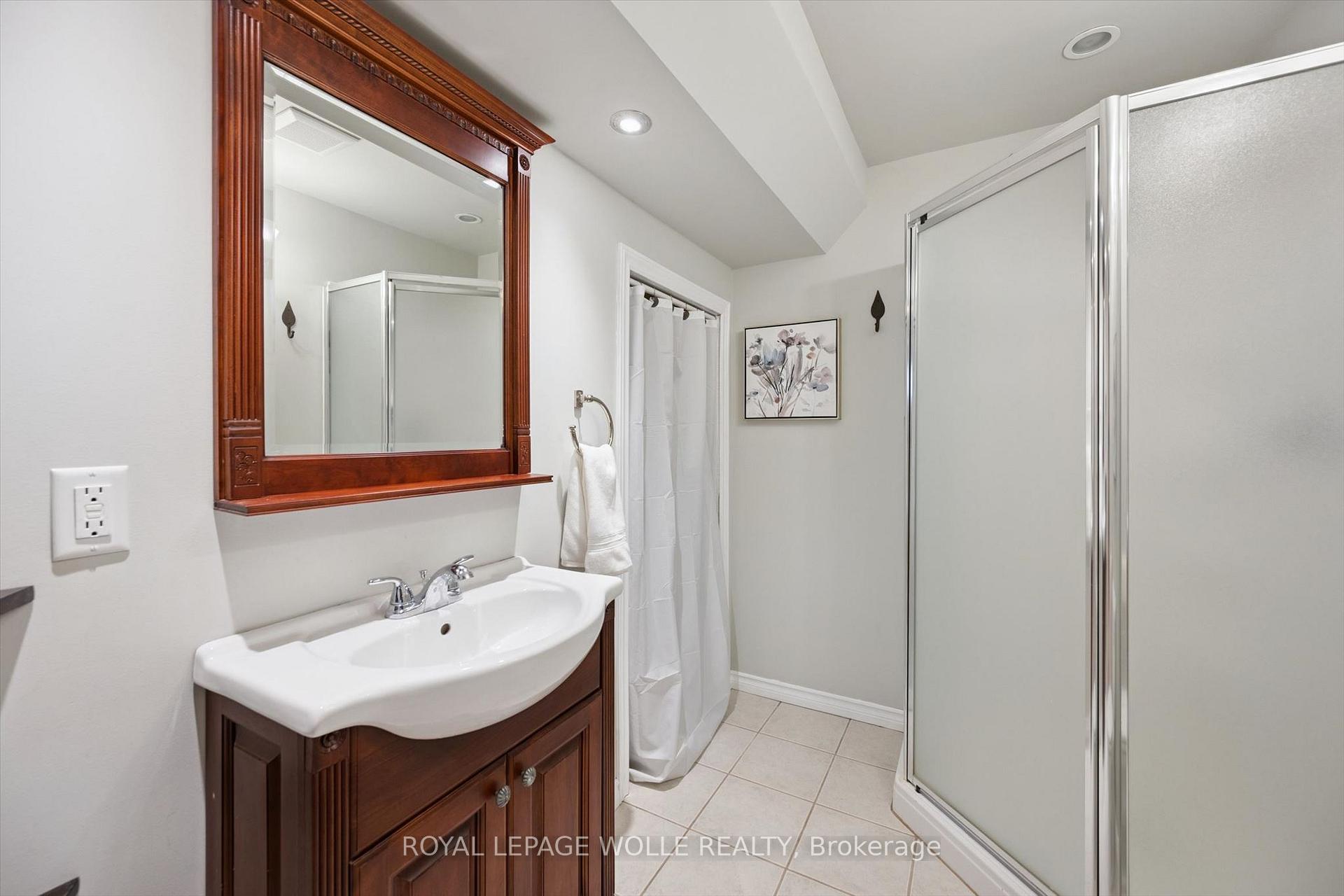 Photo 31 of 70 Inge Court, Kitchener, Bridgeport — HOMEH