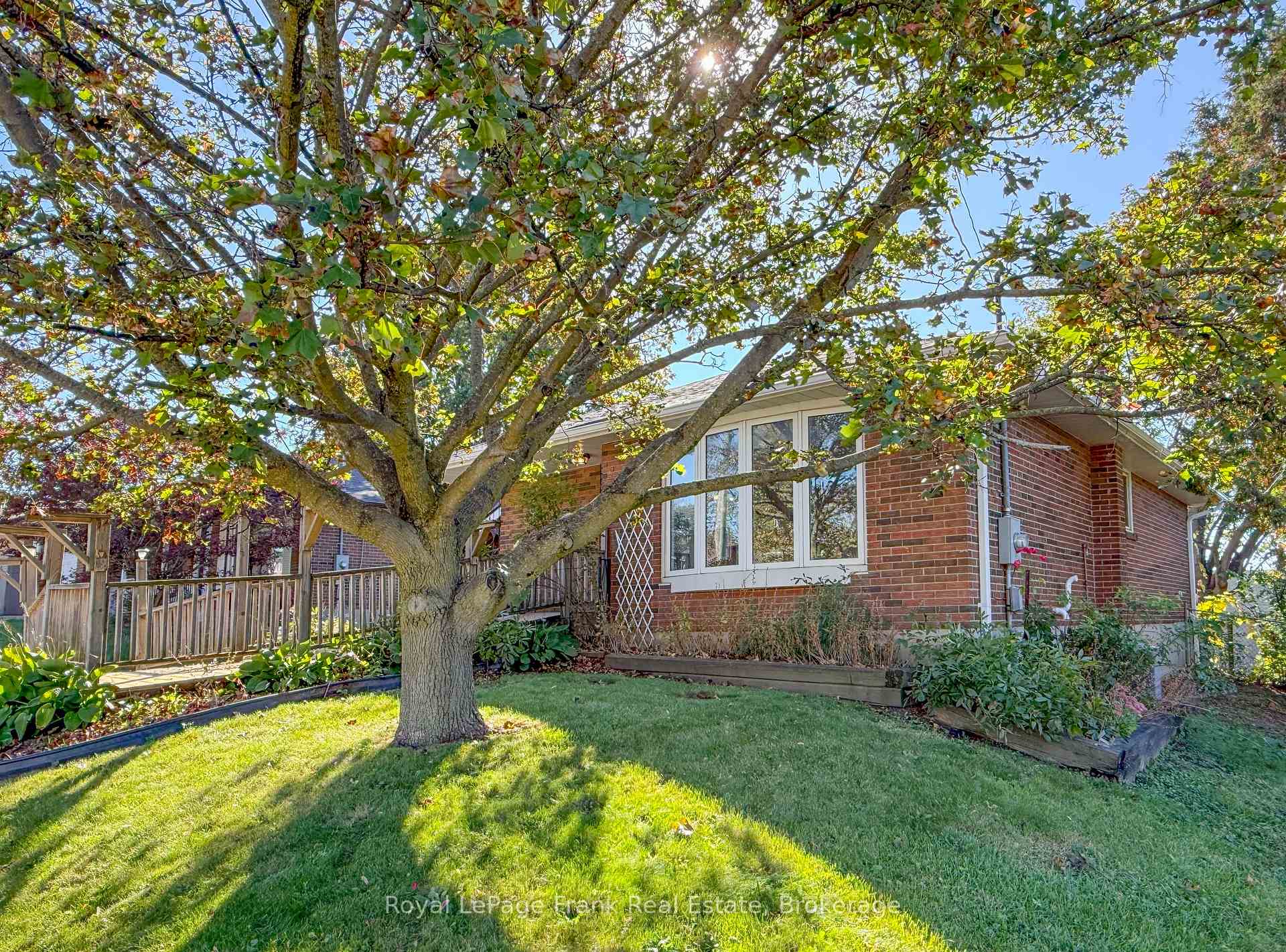 Photo 2 of 1014 McCullough Drive, Whitby, Downtown Whitby — HOMEH