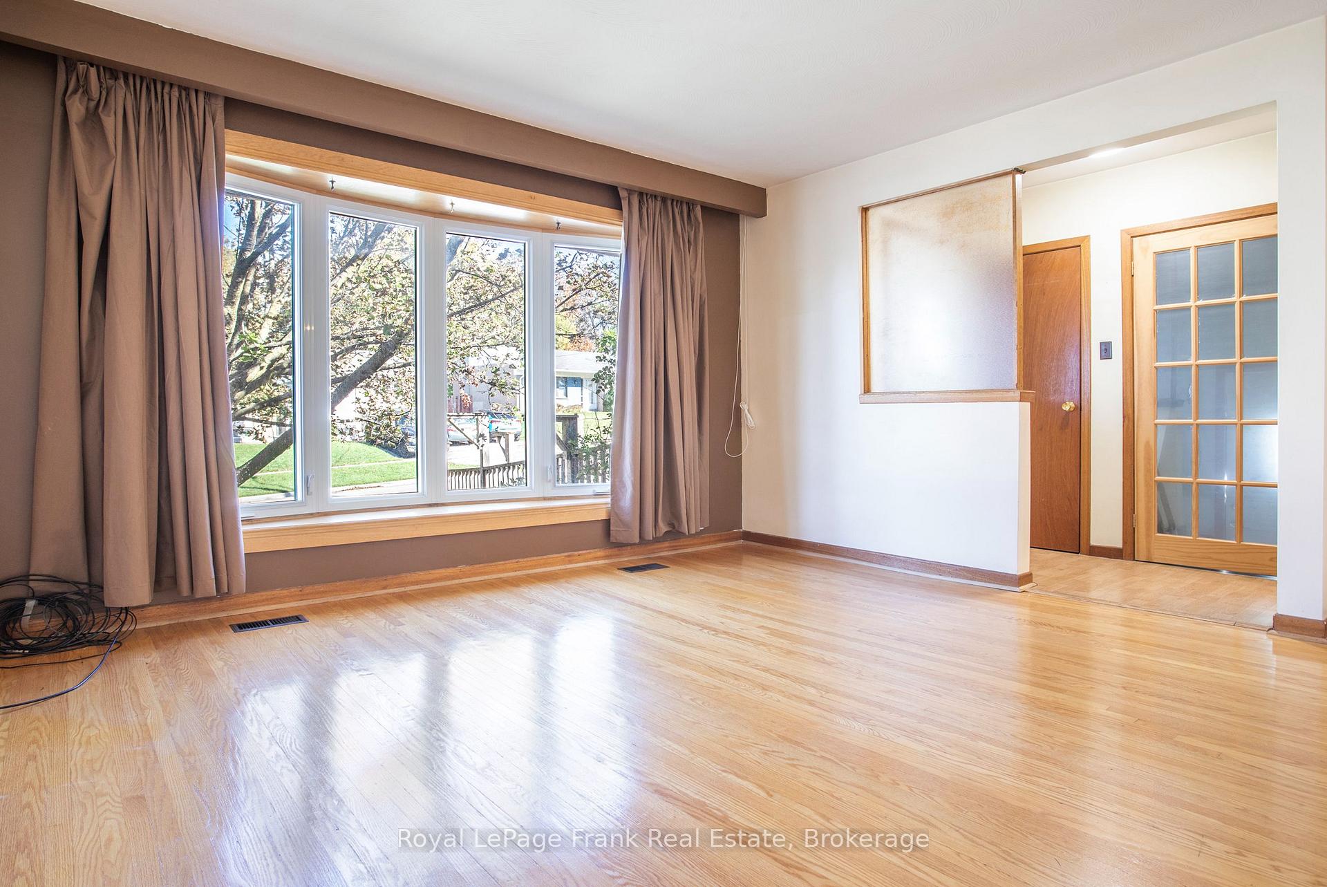 Photo 5 of 1014 McCullough Drive, Whitby, Downtown Whitby — HOMEH