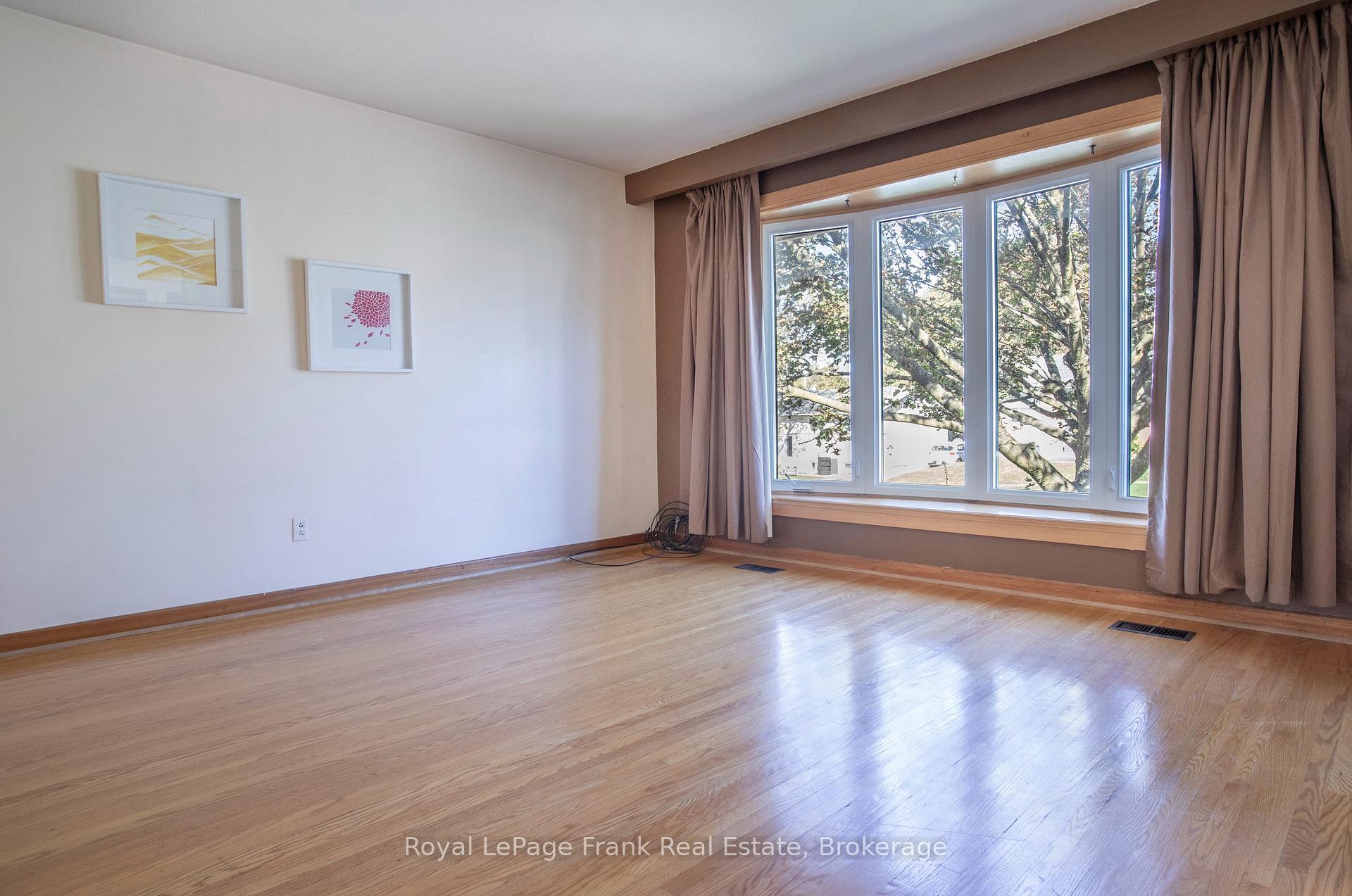 Photo 6 of 1014 McCullough Drive, Whitby, Downtown Whitby — HOMEH