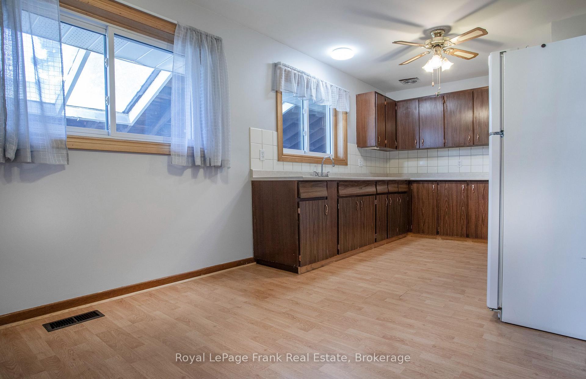 Photo 10 of 1014 McCullough Drive, Whitby, Downtown Whitby — HOMEH