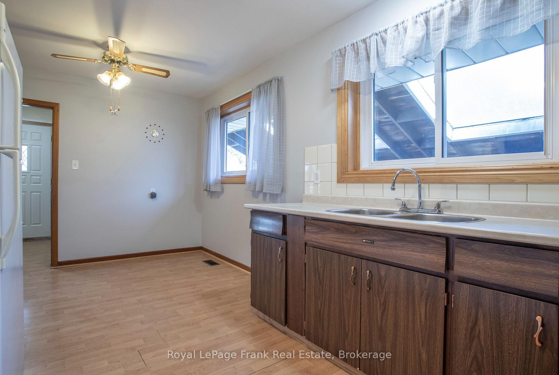 Photo 12 of 1014 McCullough Drive, Whitby, Downtown Whitby — HOMEH
