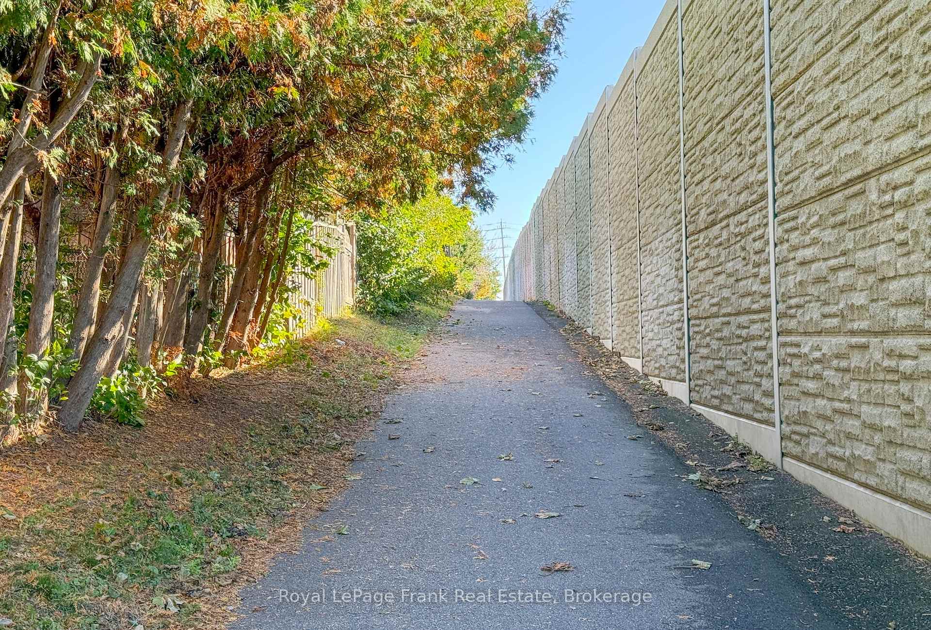 Photo 35 of 1014 McCullough Drive, Whitby, Downtown Whitby — HOMEH