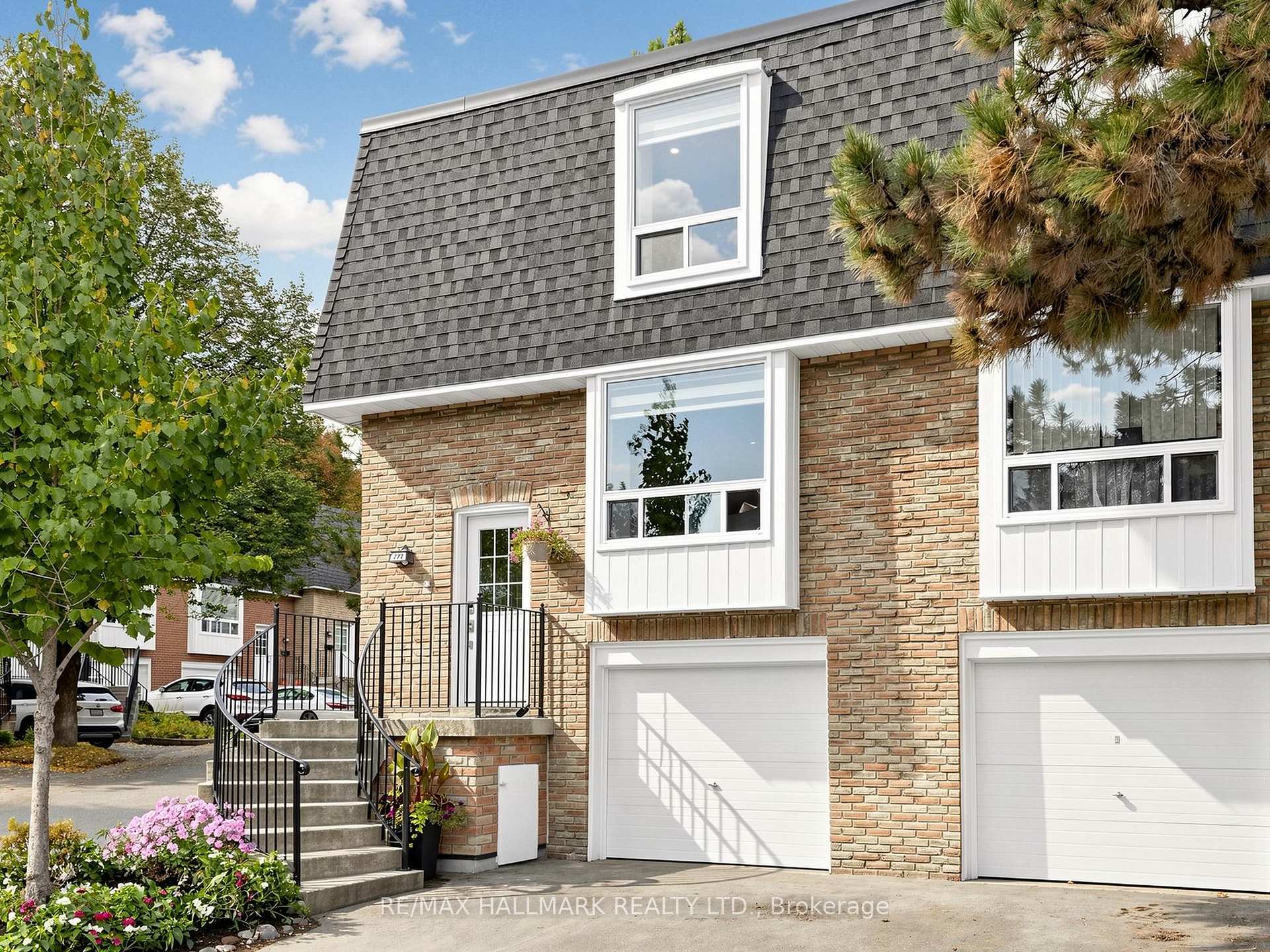 Photo 2 of 282 Royal Orchard Boulevard, Markham, Royal Orchard — HOMEH