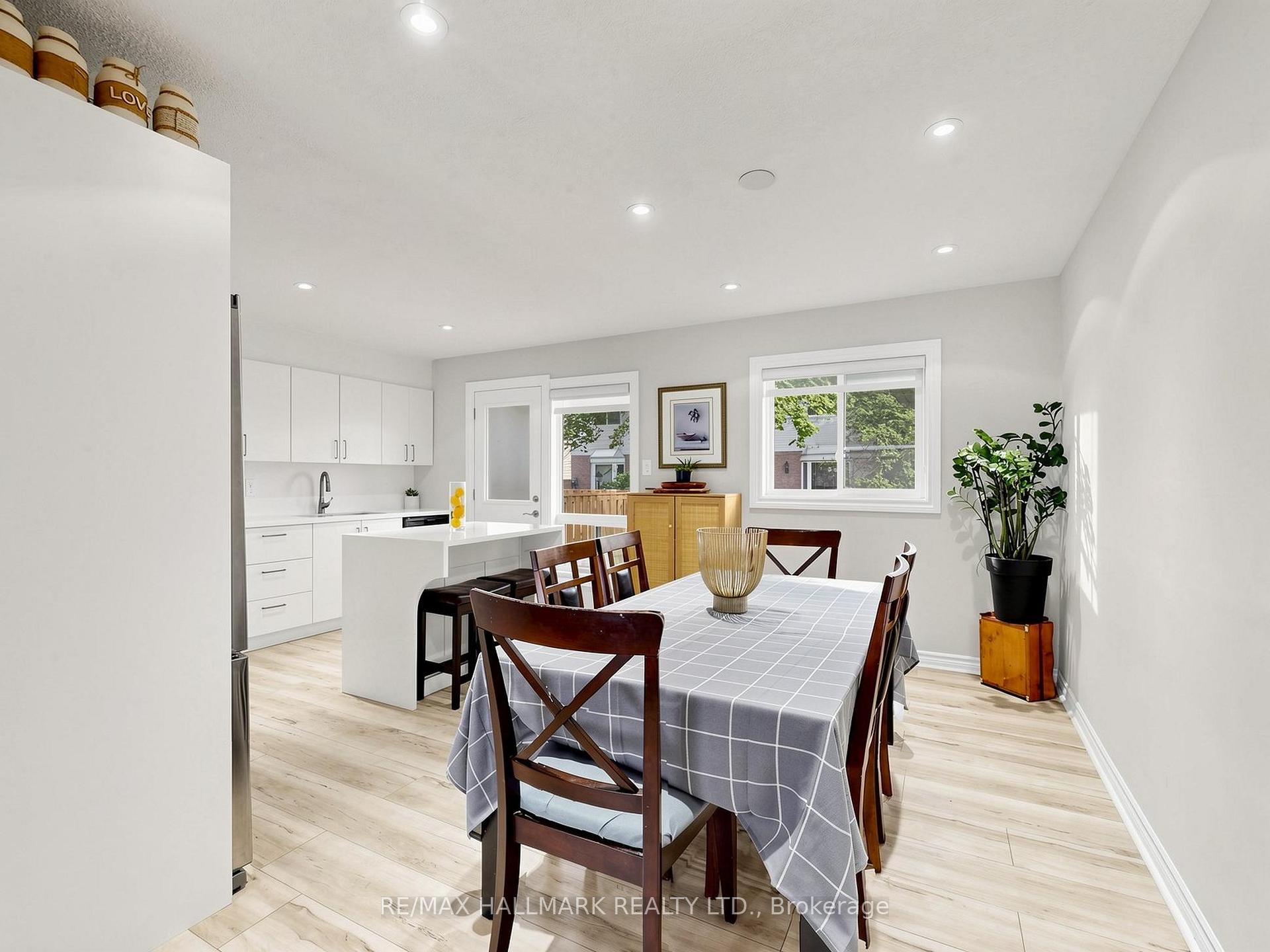 Photo 9 of 282 Royal Orchard Boulevard, Markham, Royal Orchard — HOMEH