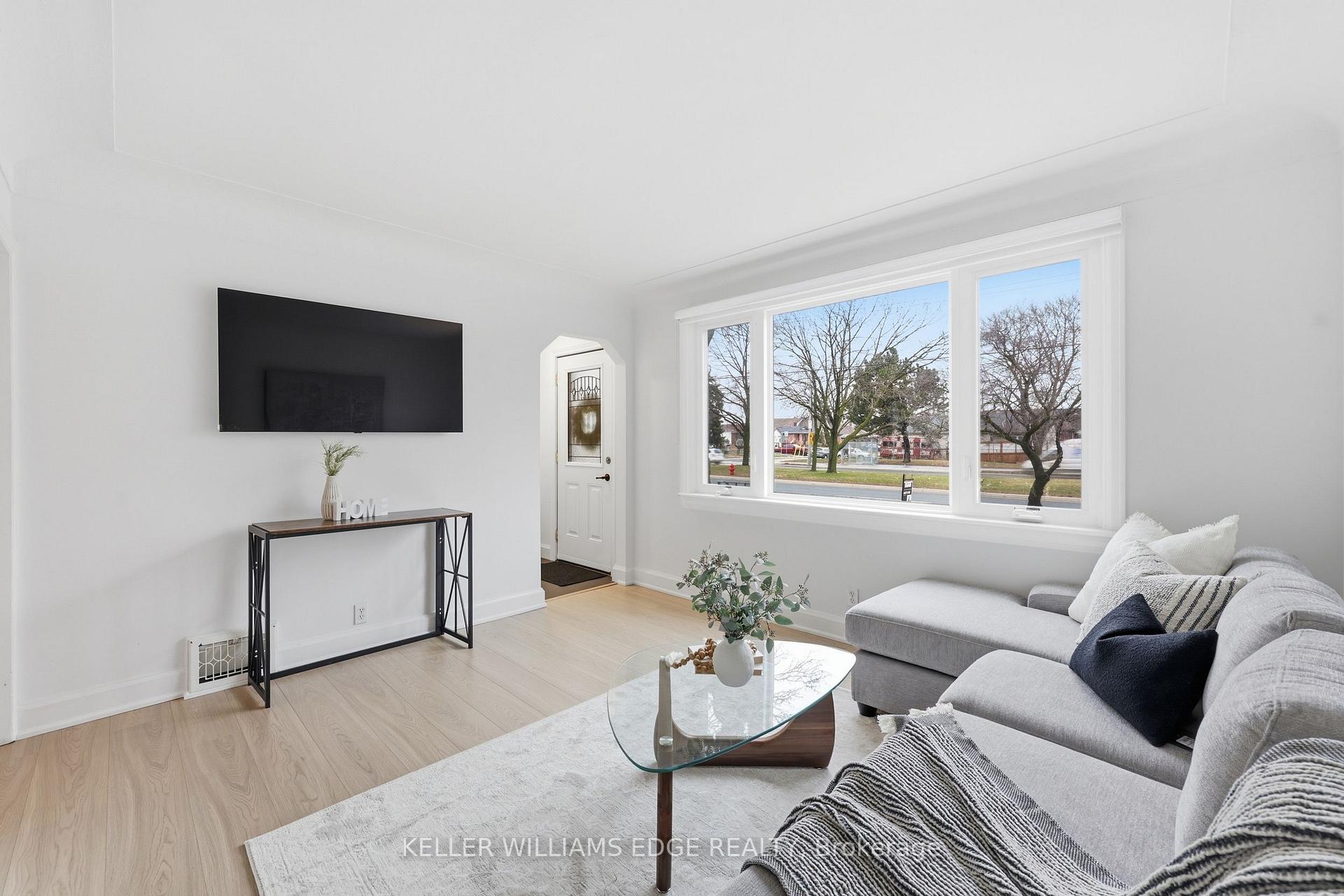 Photo 3 of 2062 Barton Street E, Hamilton, McQuesten — HOMEH