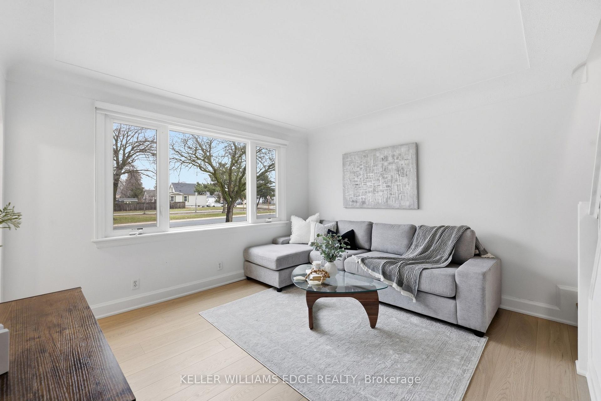 Photo 4 of 2062 Barton Street E, Hamilton, McQuesten — HOMEH