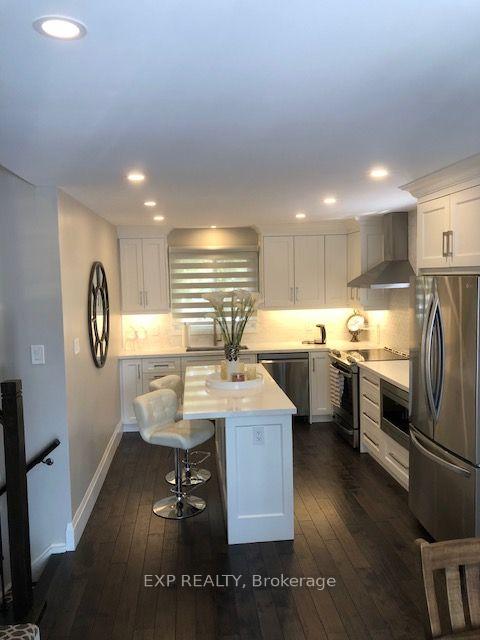 Photo 3 of 30 Somerset Drive, Brampton, Heart Lake West — HOMEH