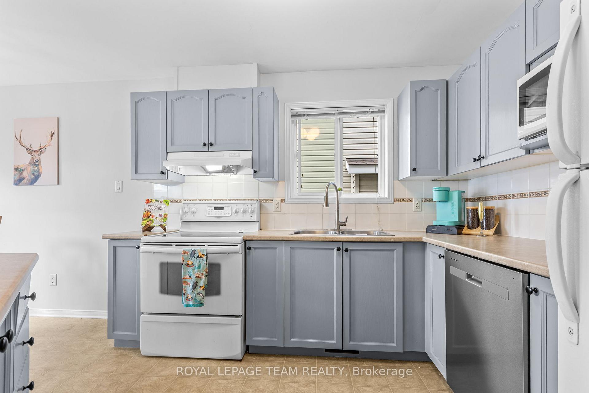Photo 4 of 92 Wolff Crescent, Arnprior, Arnprior — HOMEH