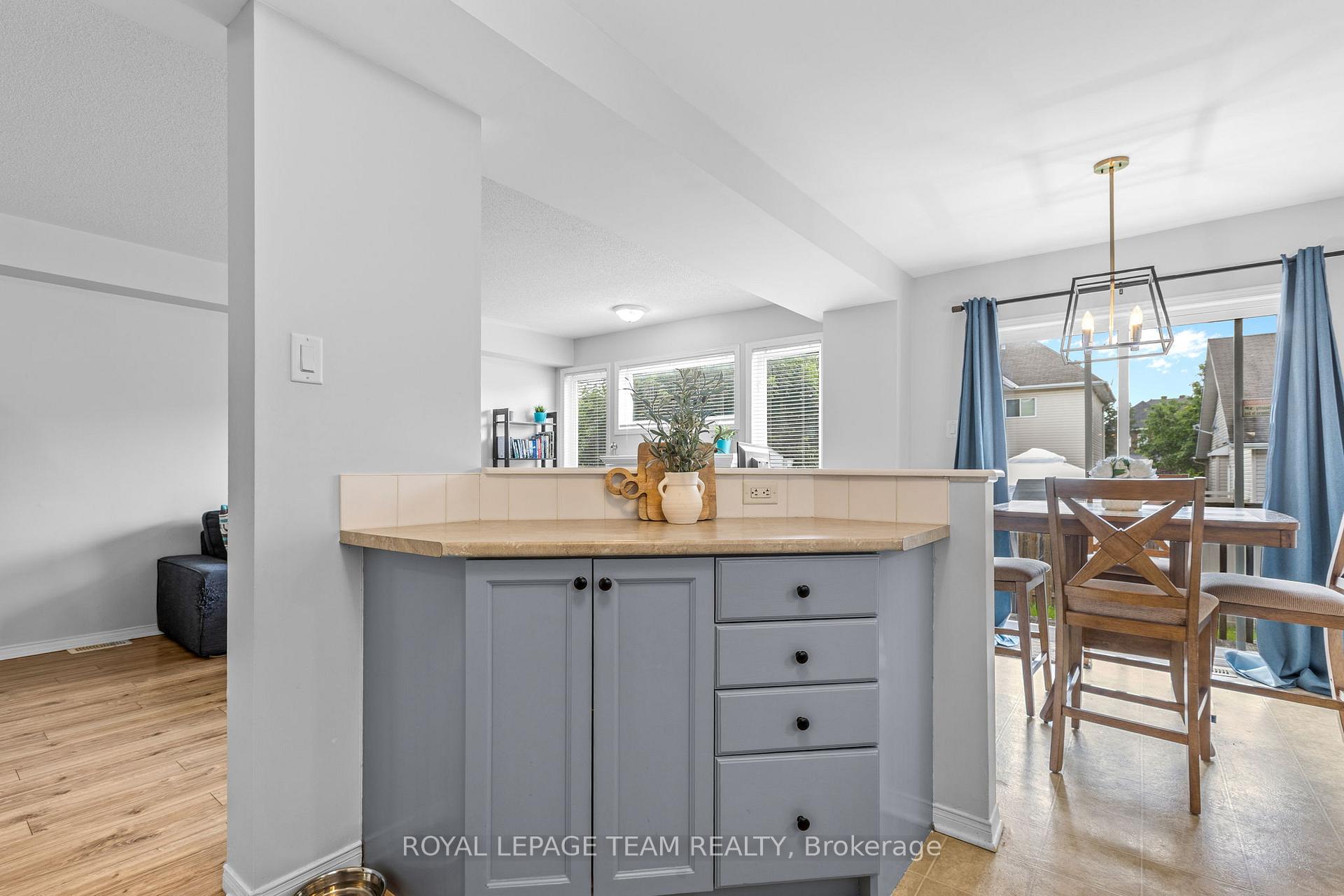 Photo 8 of 92 Wolff Crescent, Arnprior, Arnprior — HOMEH