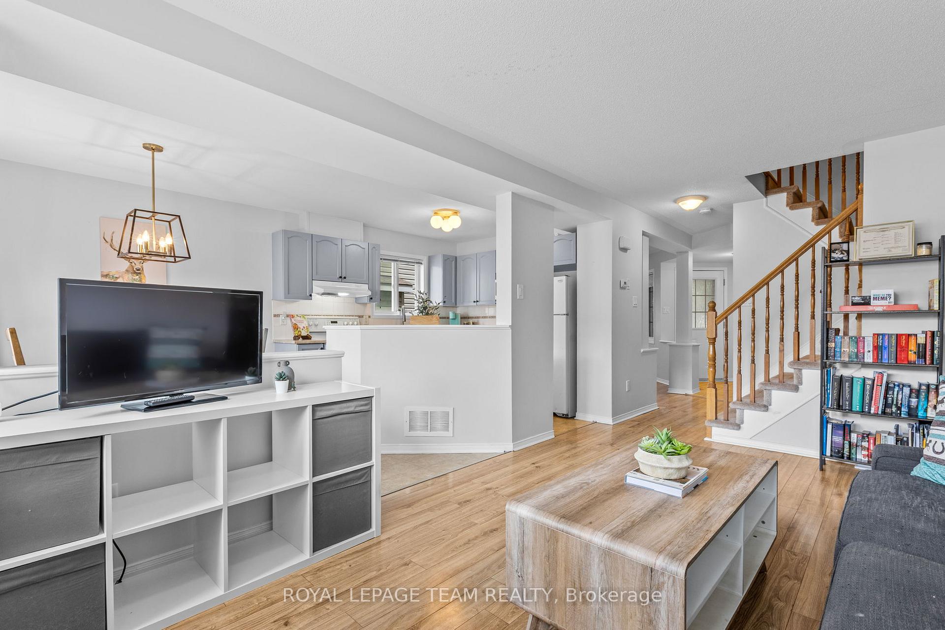 Photo 12 of 92 Wolff Crescent, Arnprior, Arnprior — HOMEH