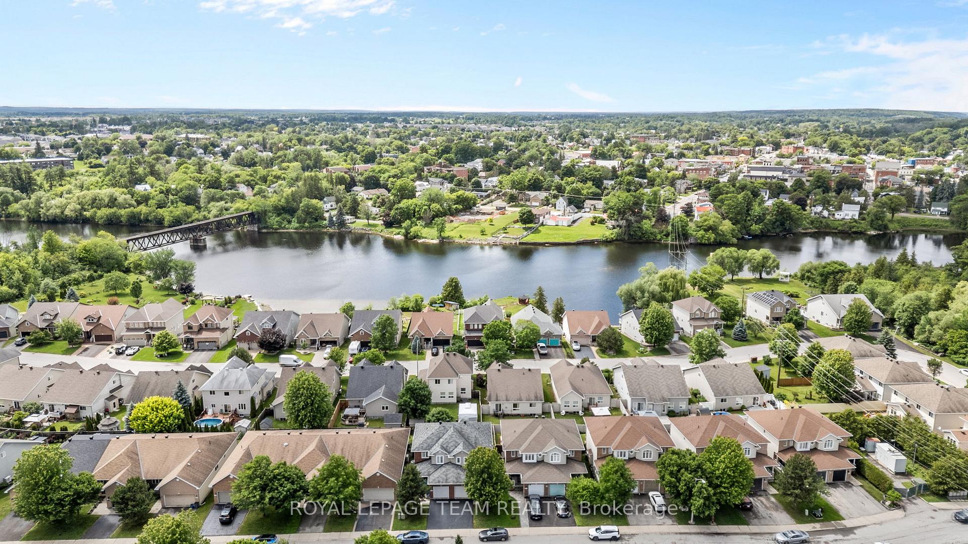 Photo 33 of 92 Wolff Crescent, Arnprior, Arnprior — HOMEH