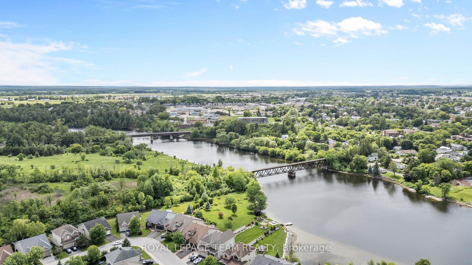 Photo 34 of 92 Wolff Crescent, Arnprior, Arnprior — HOMEH