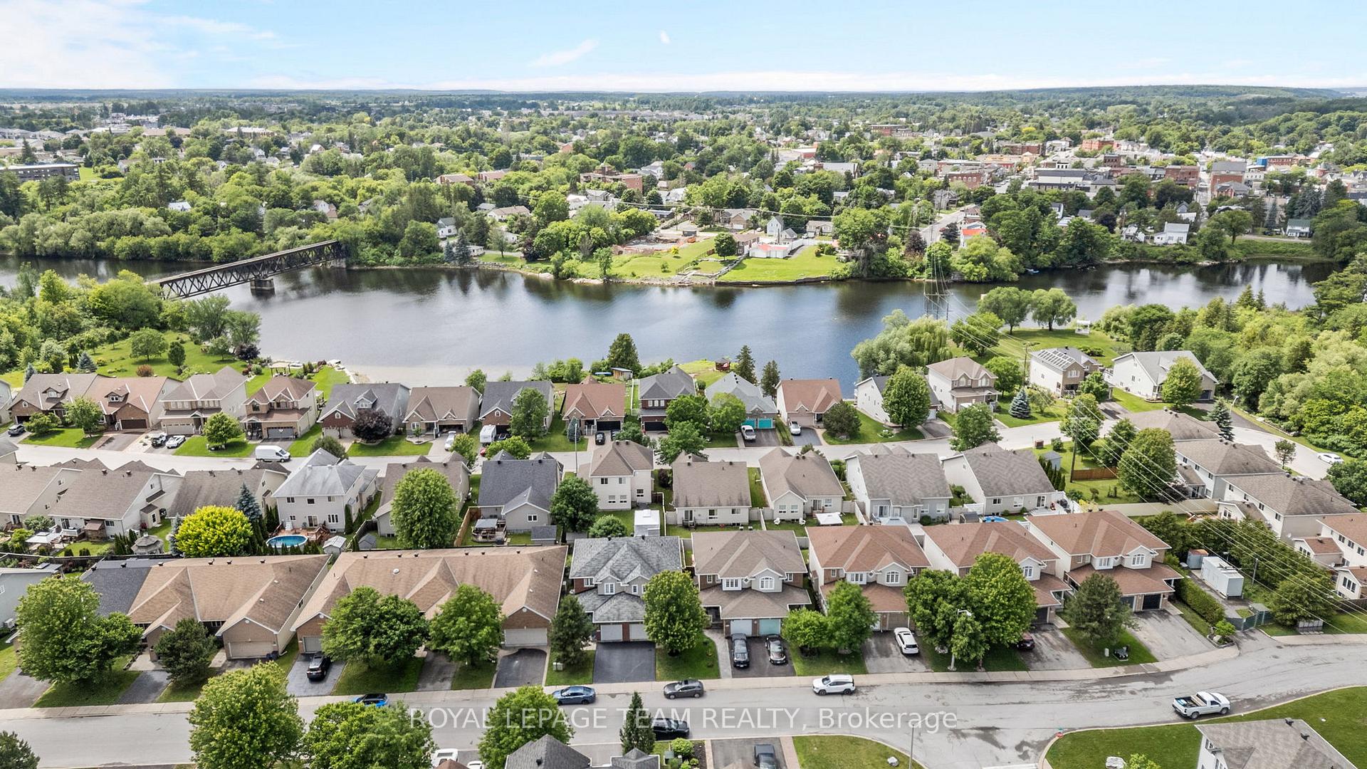 Photo 36 of 92 Wolff Crescent, Arnprior, Arnprior — HOMEH