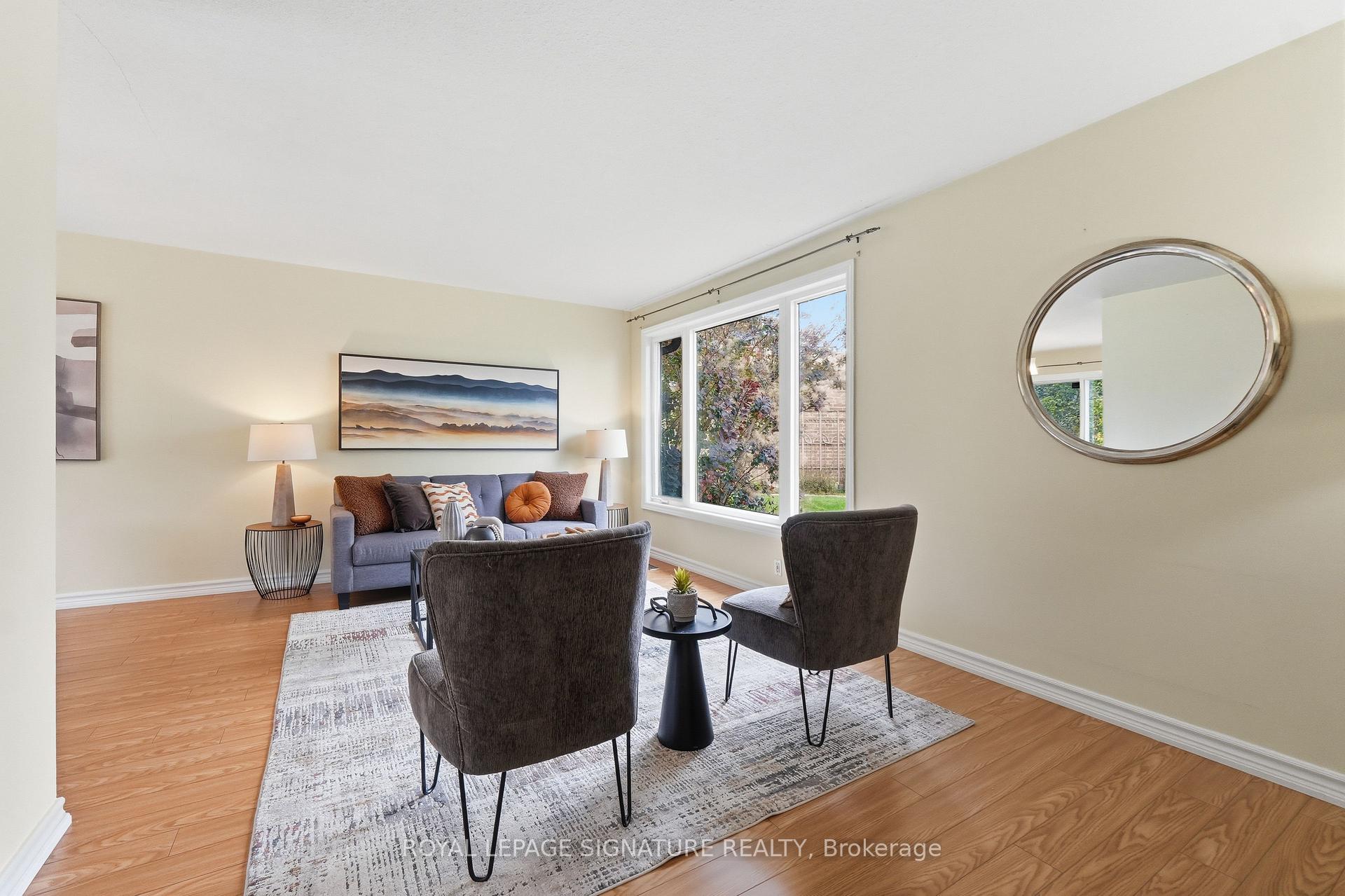 Photo 5 of 50 Killamarsh Drive, North York, York University Heights — HOMEH