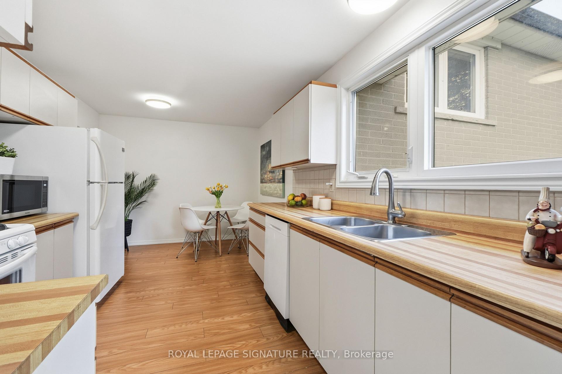 Photo 11 of 50 Killamarsh Drive, North York, York University Heights — HOMEH