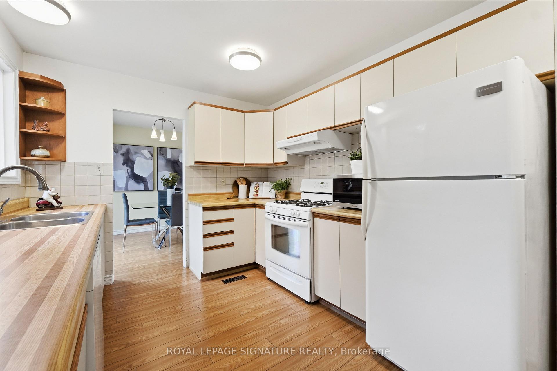 Photo 13 of 50 Killamarsh Drive, North York, York University Heights — HOMEH