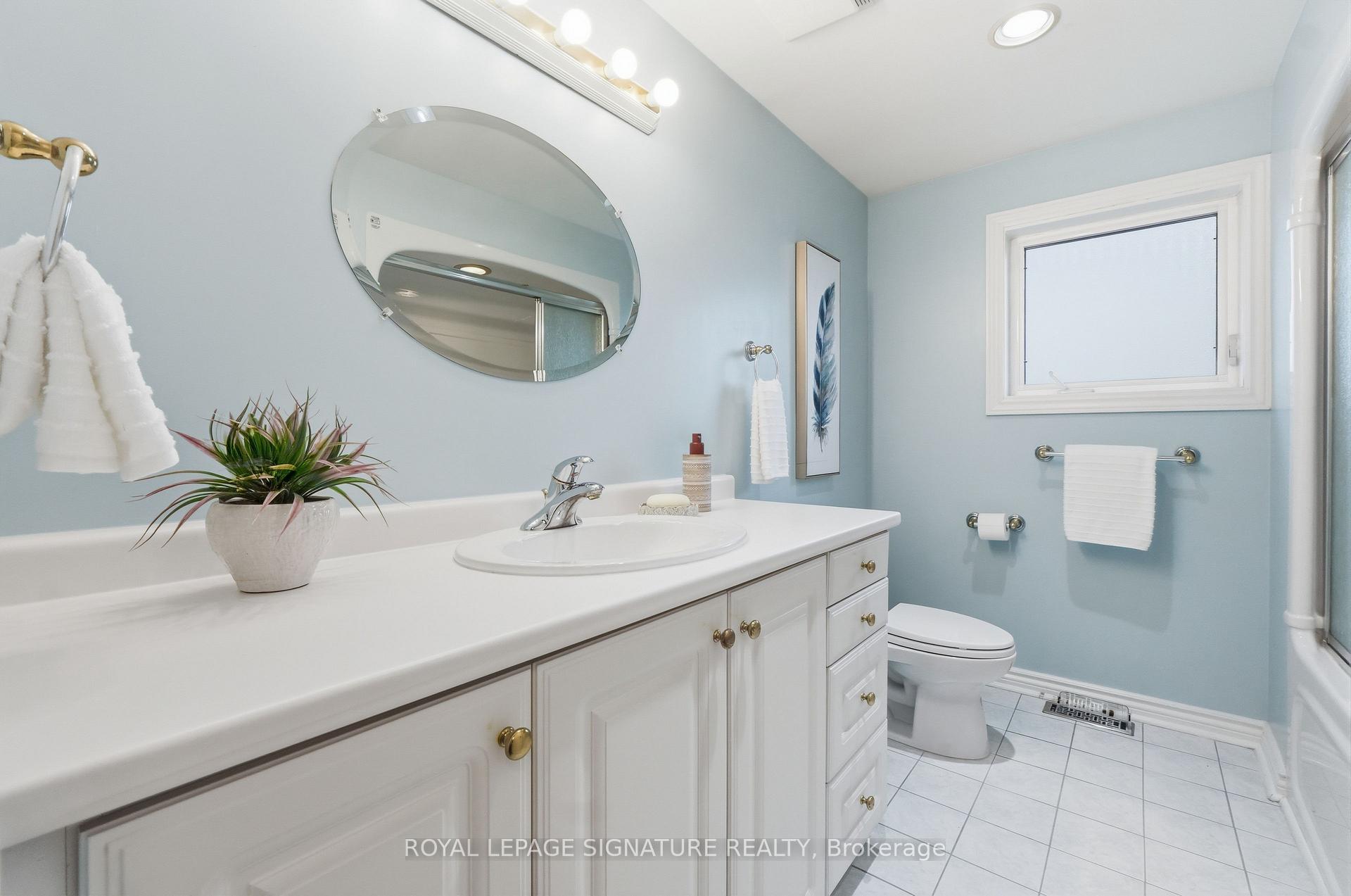 Photo 19 of 50 Killamarsh Drive, North York, York University Heights — HOMEH