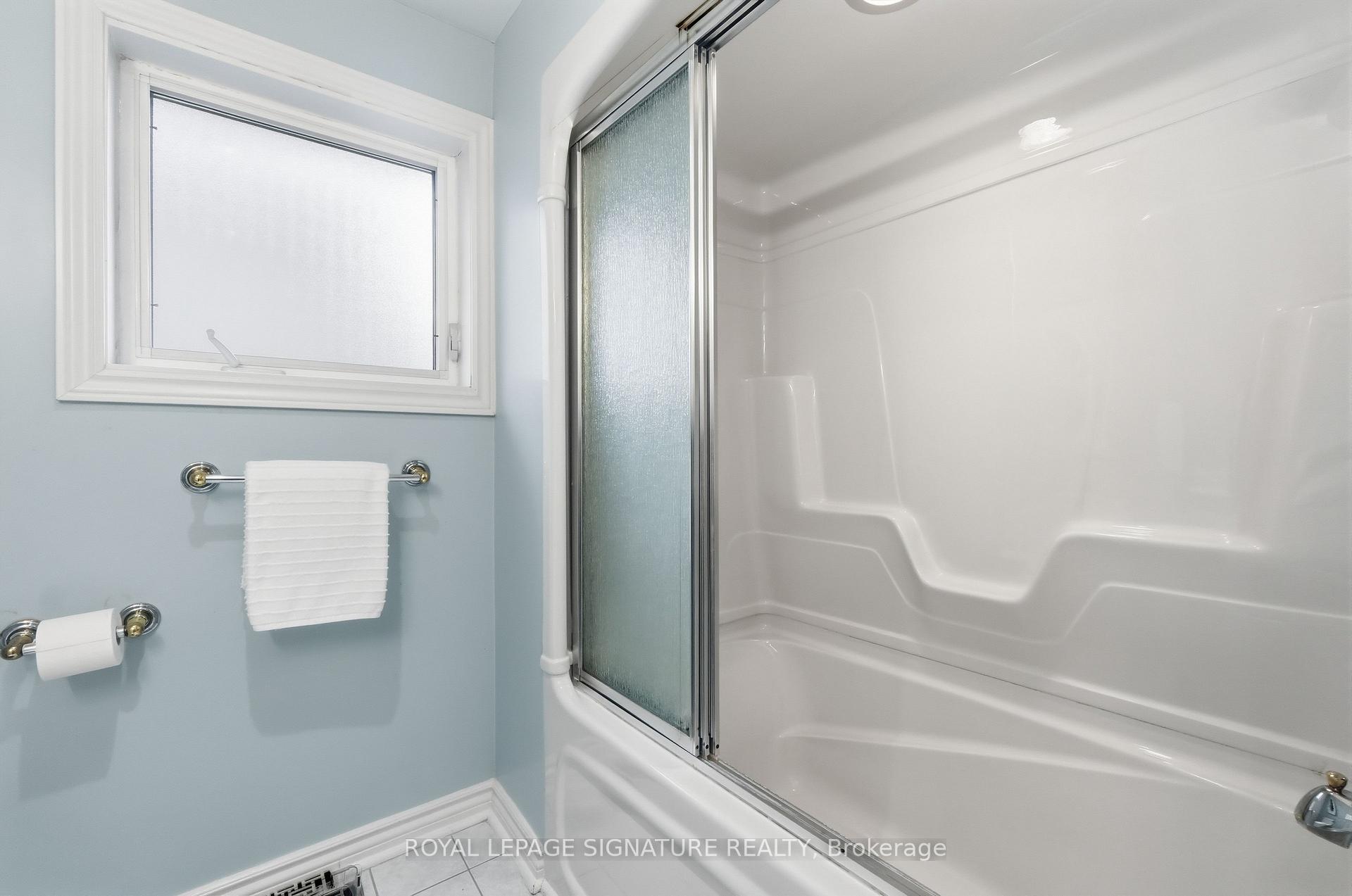 Photo 20 of 50 Killamarsh Drive, North York, York University Heights — HOMEH