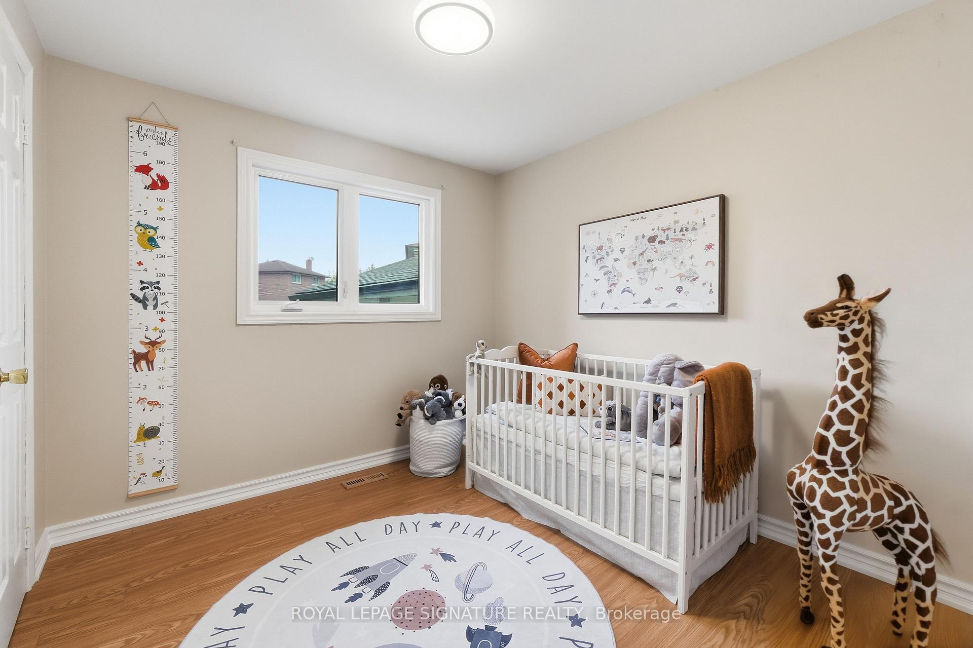 Photo 25 of 50 Killamarsh Drive, North York, York University Heights — HOMEH