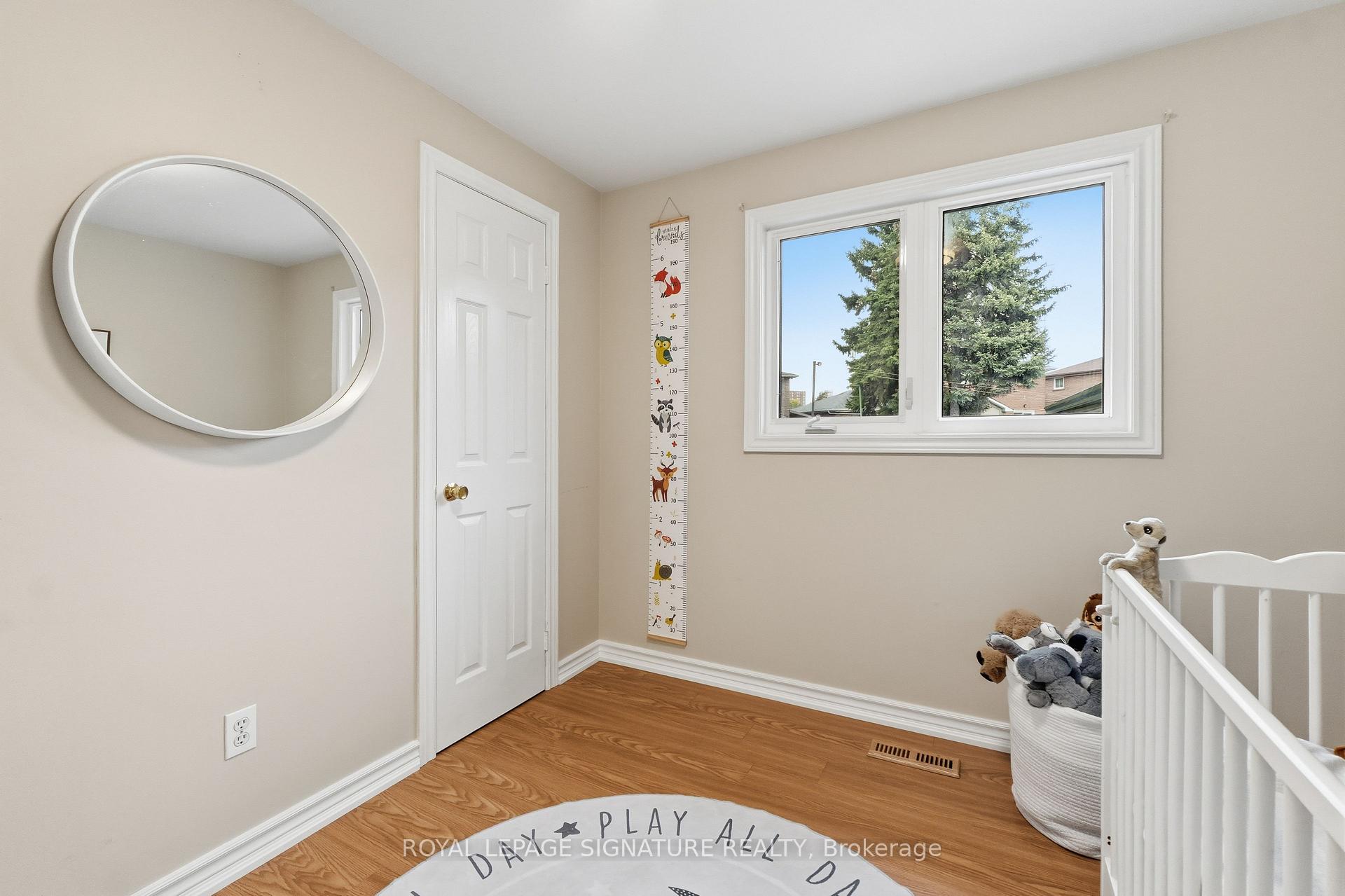 Photo 26 of 50 Killamarsh Drive, North York, York University Heights — HOMEH