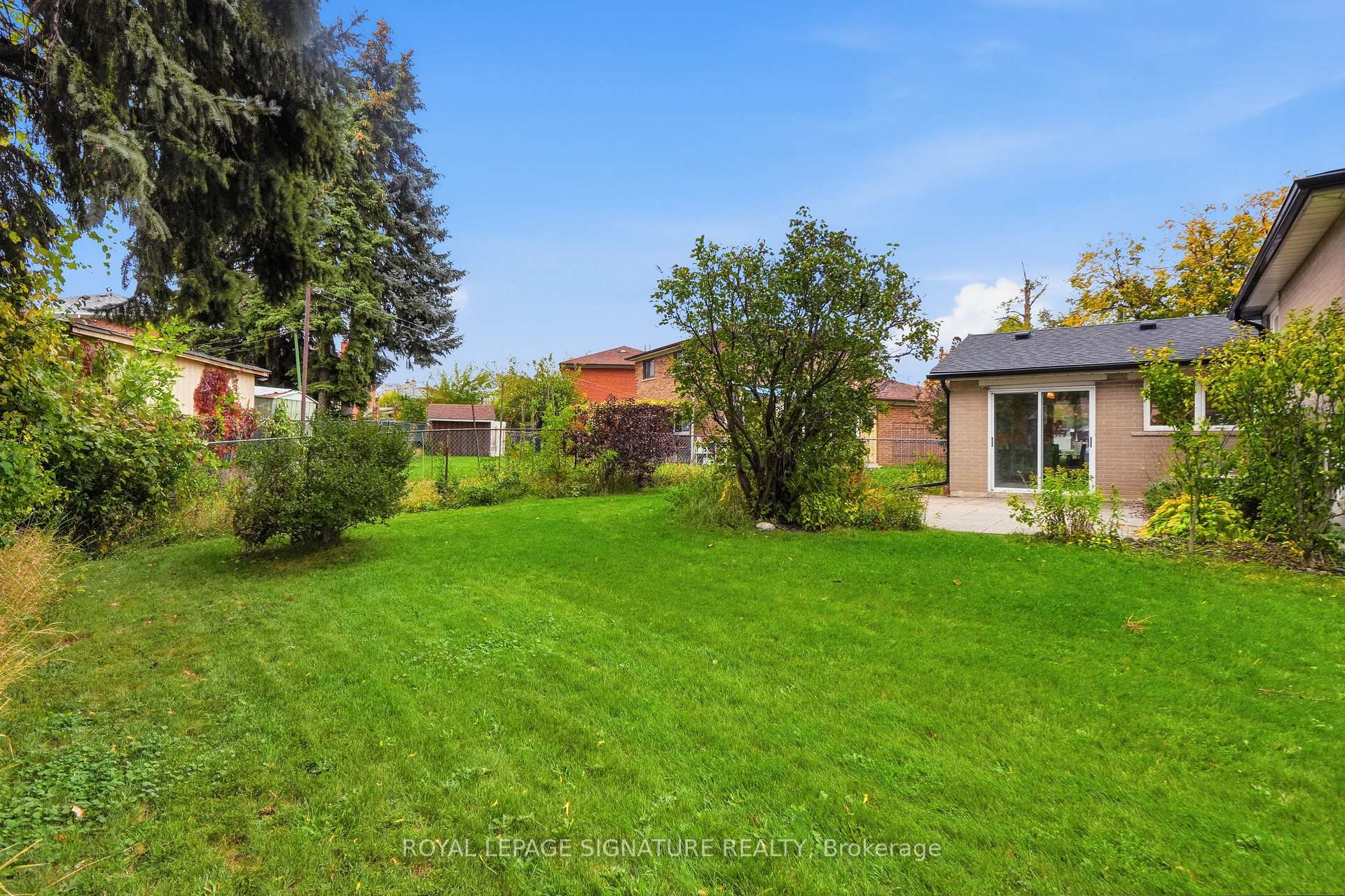 Photo 31 of 50 Killamarsh Drive, North York, York University Heights — HOMEH