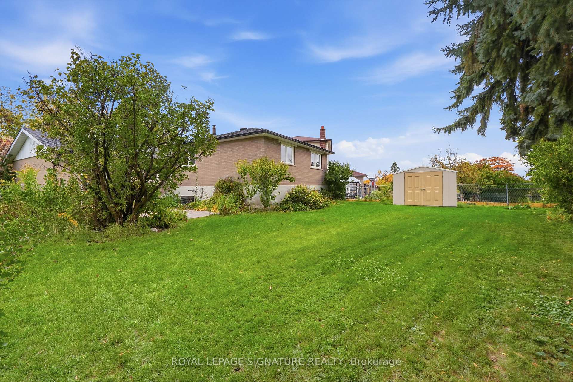 Photo 33 of 50 Killamarsh Drive, North York, York University Heights — HOMEH