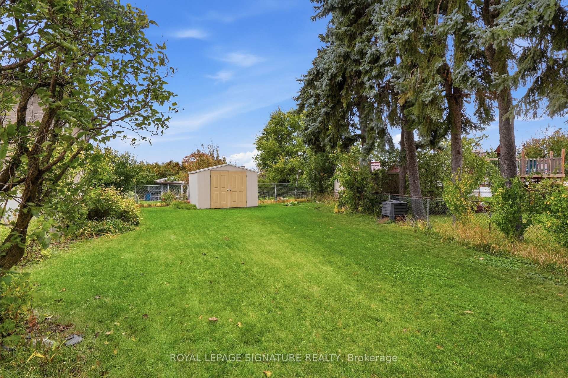 Photo 34 of 50 Killamarsh Drive, North York, York University Heights — HOMEH