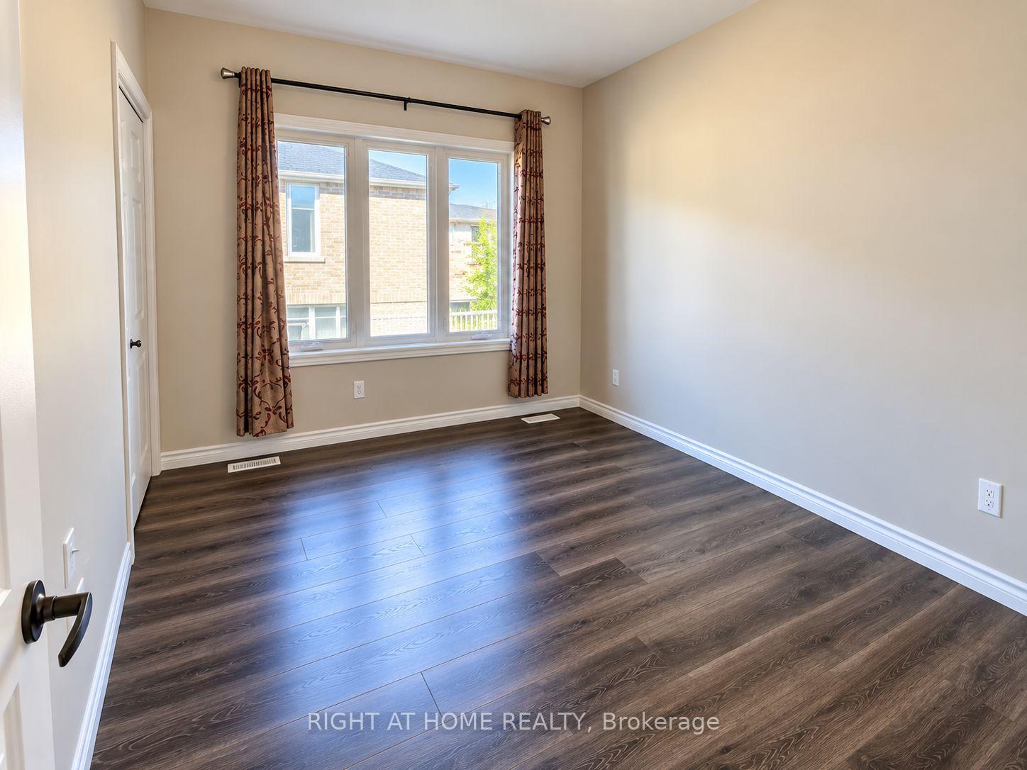 Photo 5 of 64 Ledgerock Court, Quinte West, Sidney Ward — HOMEH