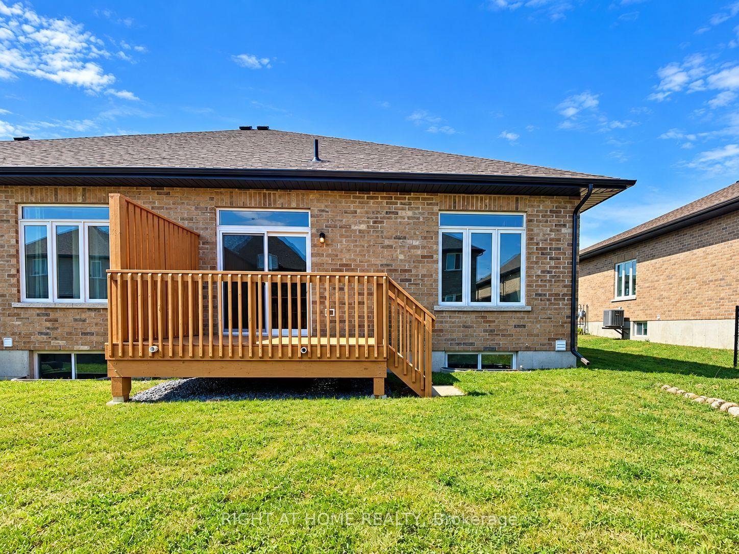 Photo 9 of 64 Ledgerock Court, Quinte West, Sidney Ward — HOMEH
