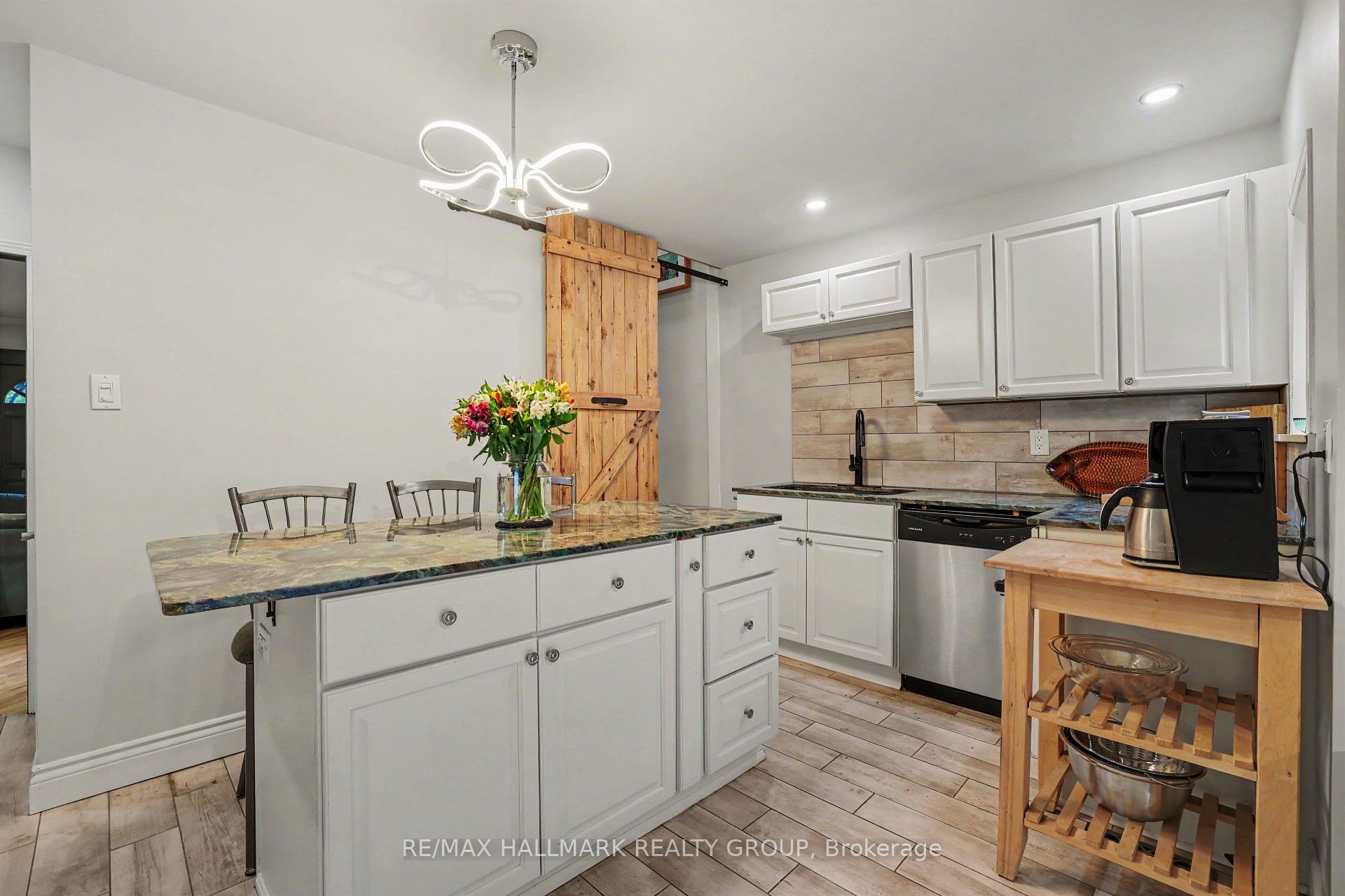 Photo 10 of 116 Hamilton Avenue N, Ottawa, Ottawa West — HOMEH
