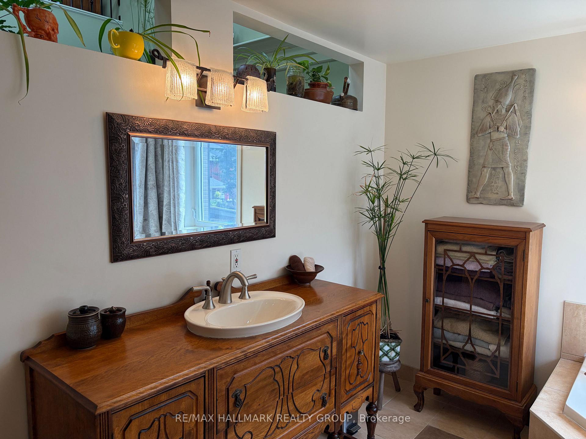 Photo 16 of 116 Hamilton Avenue N, Ottawa, Ottawa West — HOMEH