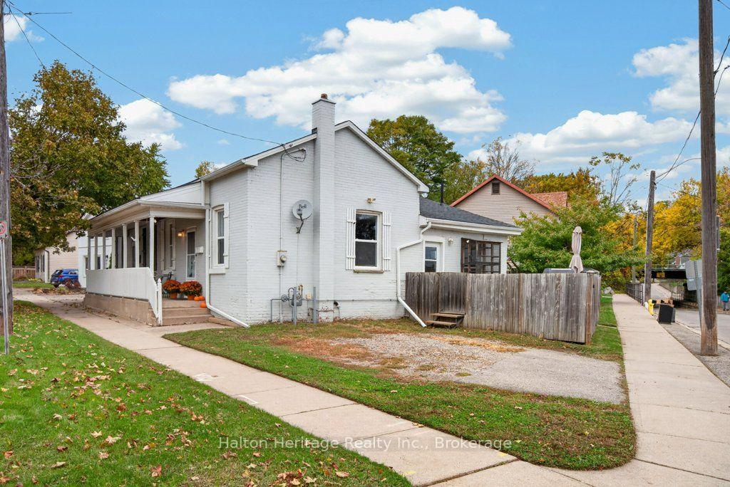 Photo 3 of 147 Pearl Street, Brantford, North Ward — HOMEH