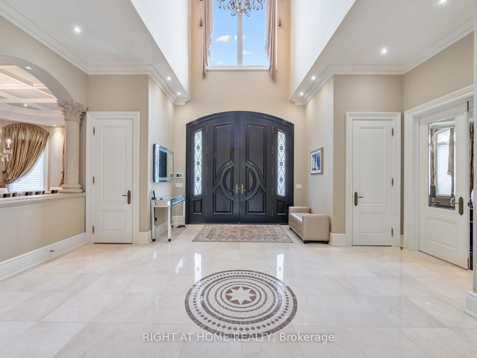 Photo 4 of 100 Rocmary Place, Vaughan, Kleinburg — HOMEH