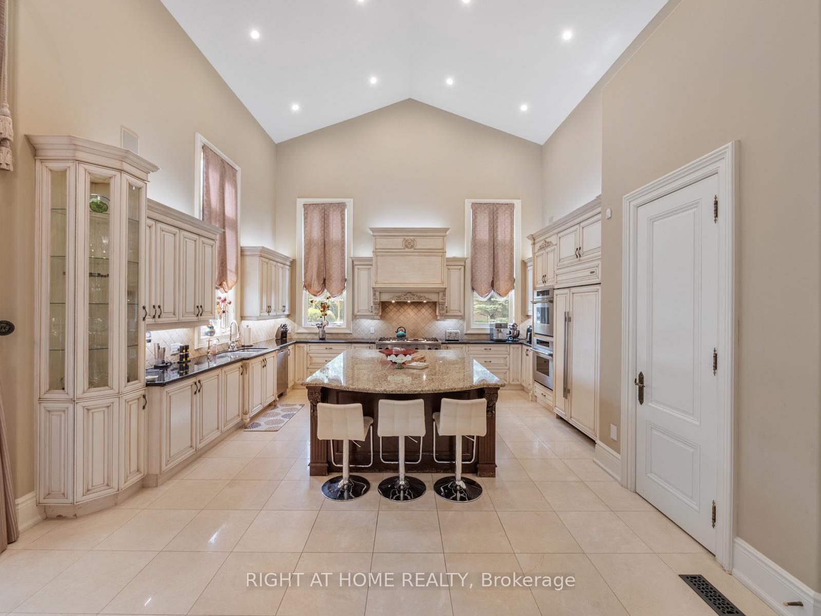 Photo 10 of 100 Rocmary Place, Vaughan, Kleinburg — HOMEH