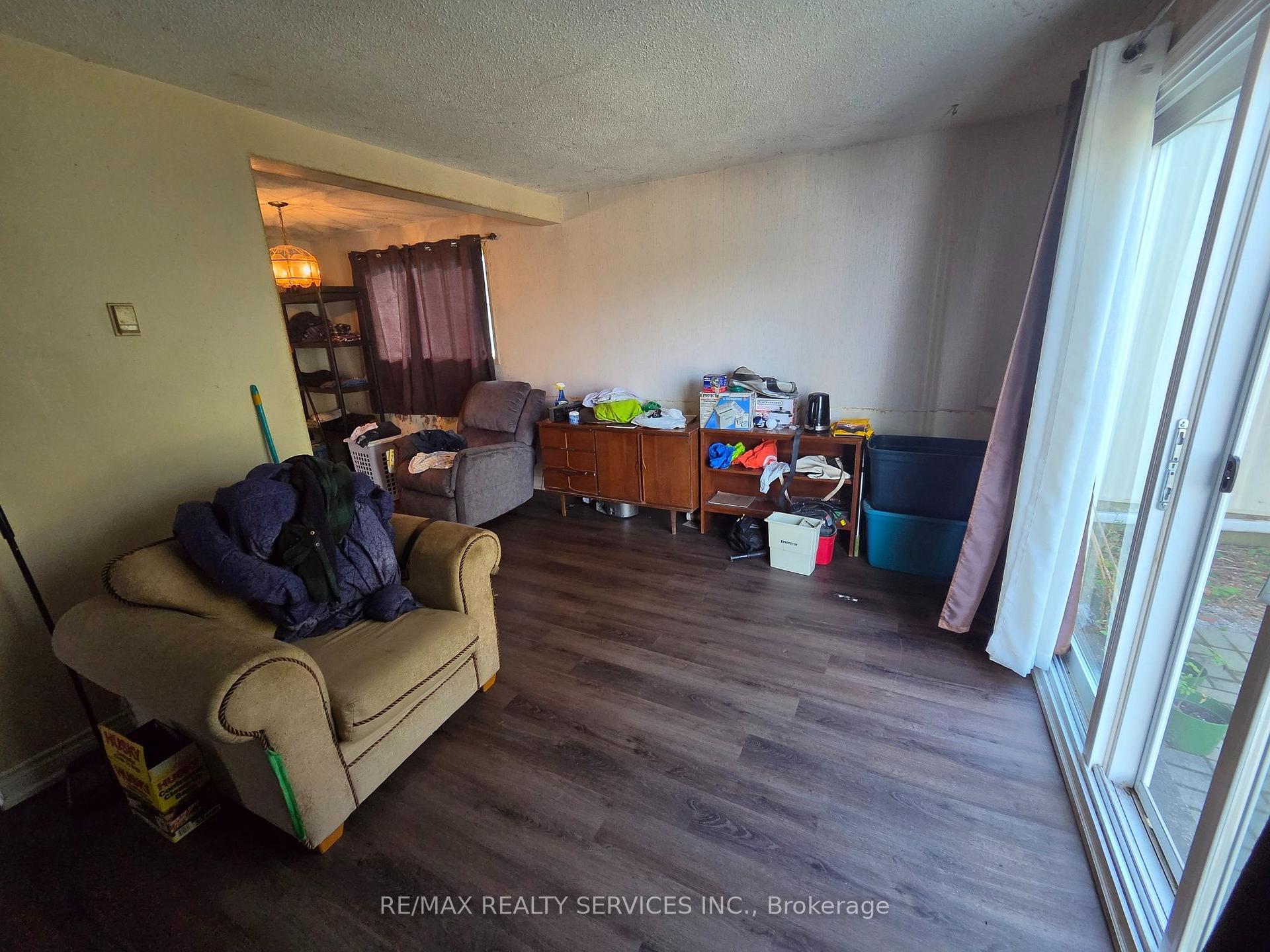 Photo 5 of 49 Huntingwood Crescent, Brampton, Central Park — HOMEH