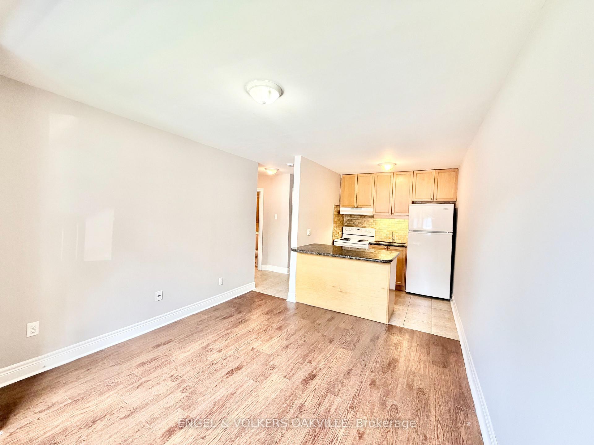 Photo 2 of Unit 35, 90 Twenty Fifth Street, Etobicoke, Long Branch — HOMEH