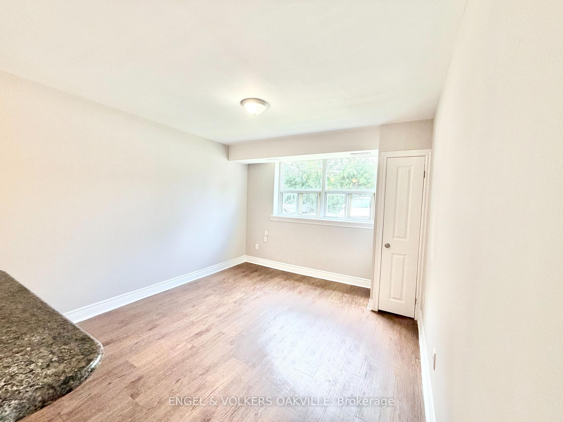 Photo 3 of Unit 35, 90 Twenty Fifth Street, Etobicoke, Long Branch — HOMEH