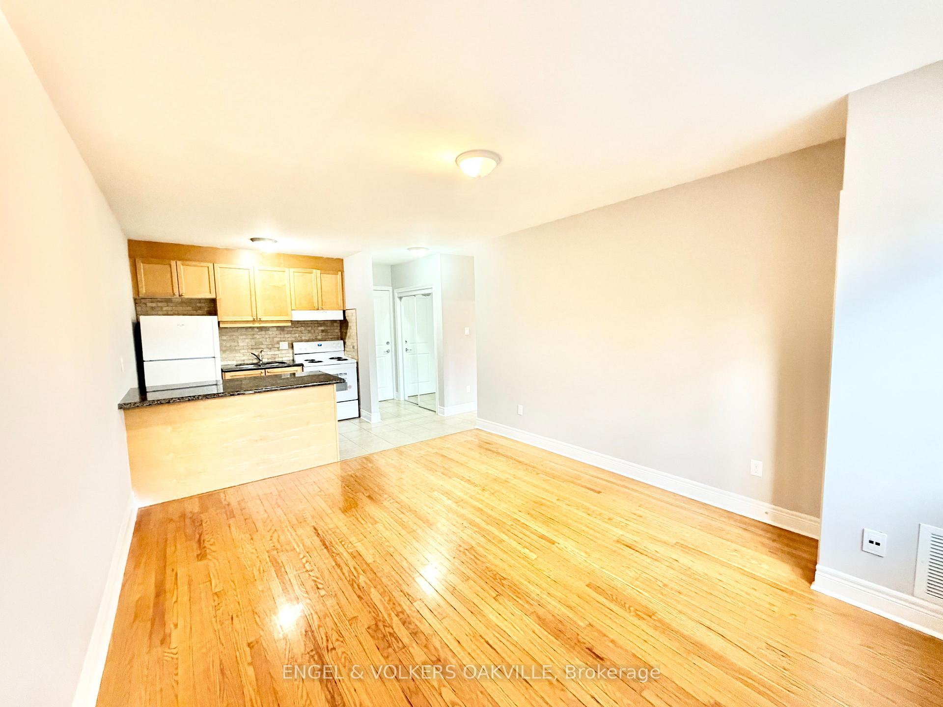 Photo 3 of Unit 9, 100 Twenty Fifth Street, Etobicoke, Long Branch — HOMEH