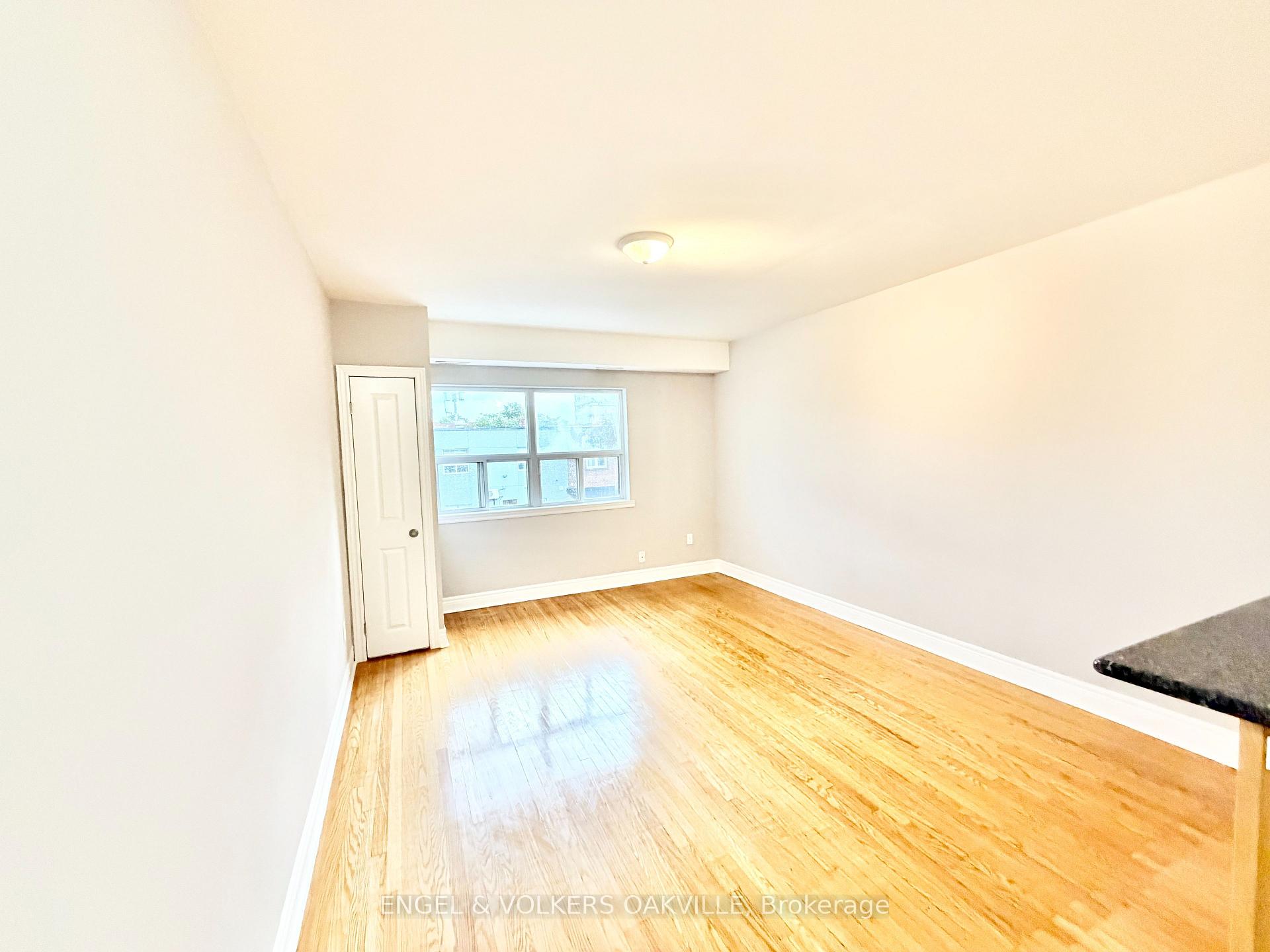 Photo 4 of Unit 9, 100 Twenty Fifth Street, Etobicoke, Long Branch — HOMEH