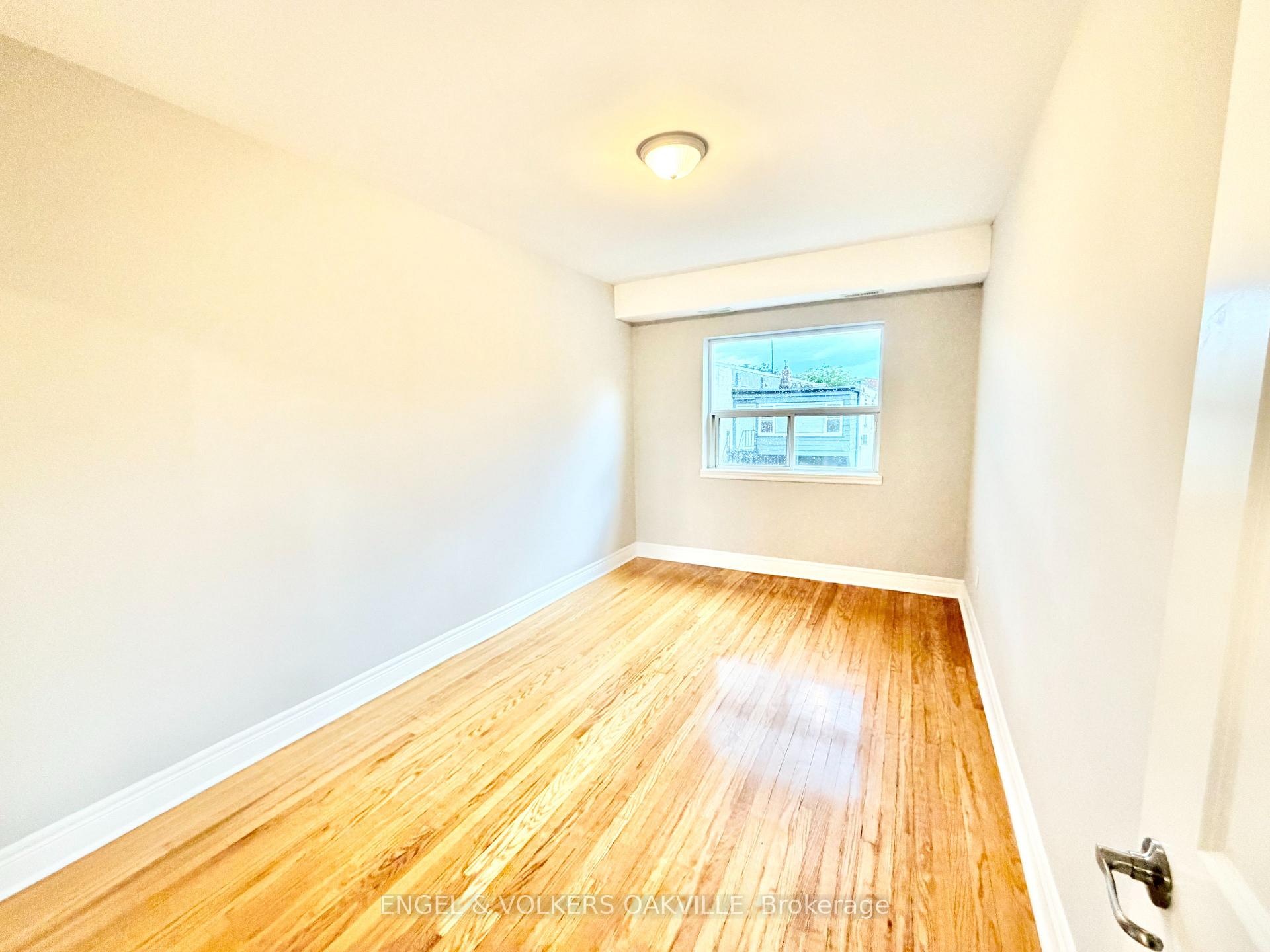 Photo 5 of Unit 9, 100 Twenty Fifth Street, Etobicoke, Long Branch — HOMEH